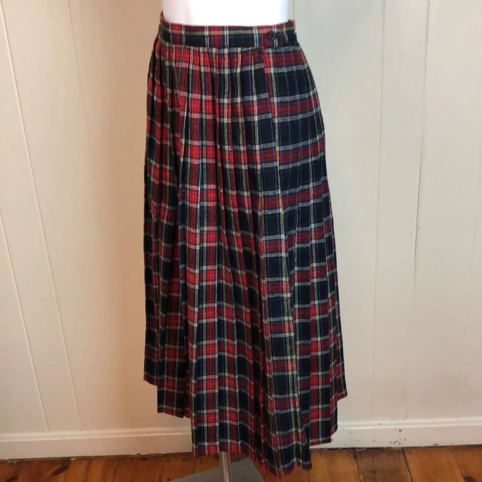Vintage 70s 80s Pleated Plaid Wool Skirt Small Schoolgirl Uniform Christmas by J. Jordan - Image 2