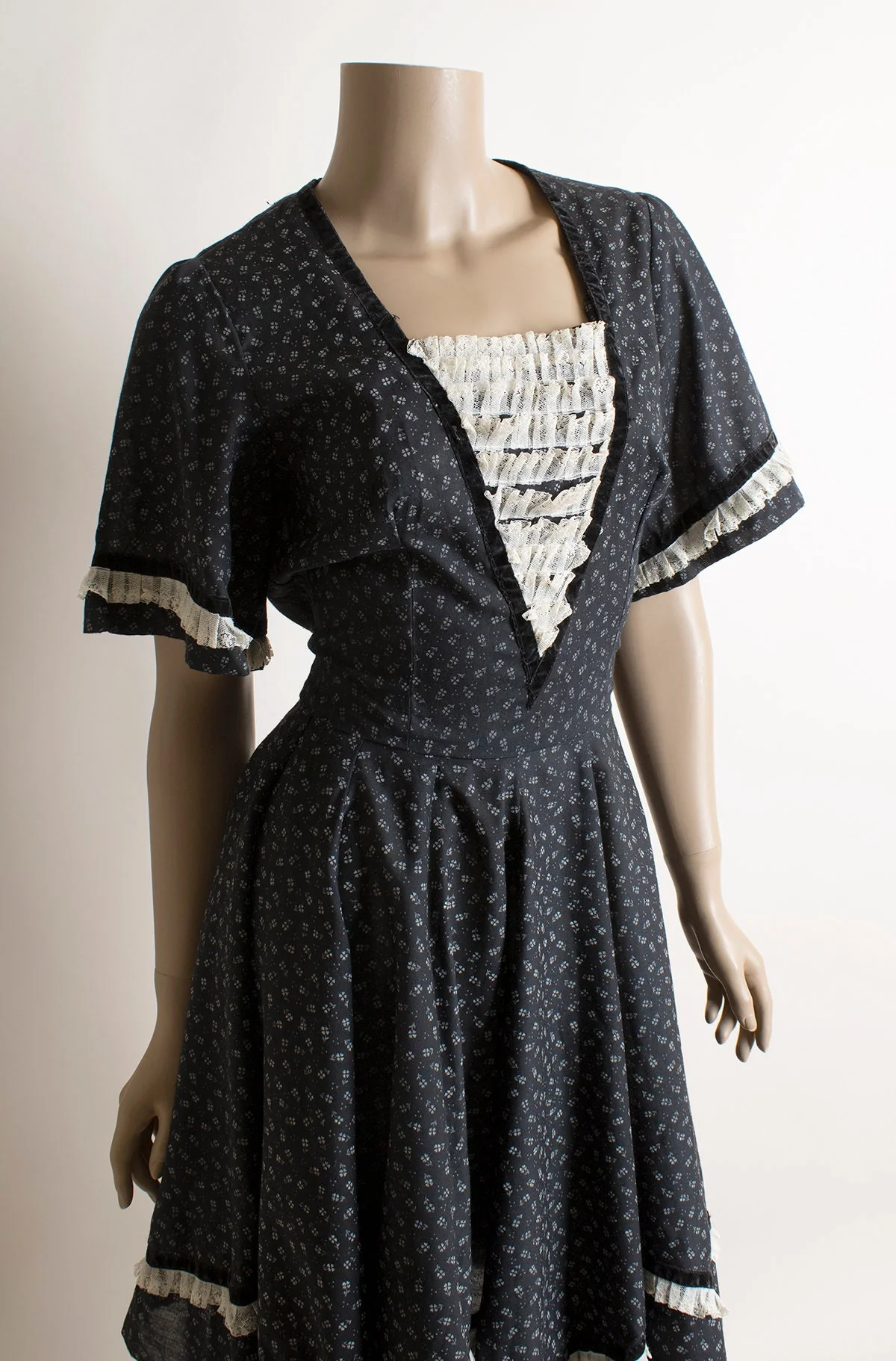 Vintage 70s Black and White Floral Print Square Dance Dress - Prairie Style Velvet Trims - Full Circle Skirt Flutter Sleeve Lace Ruffle Yoke - Image 10