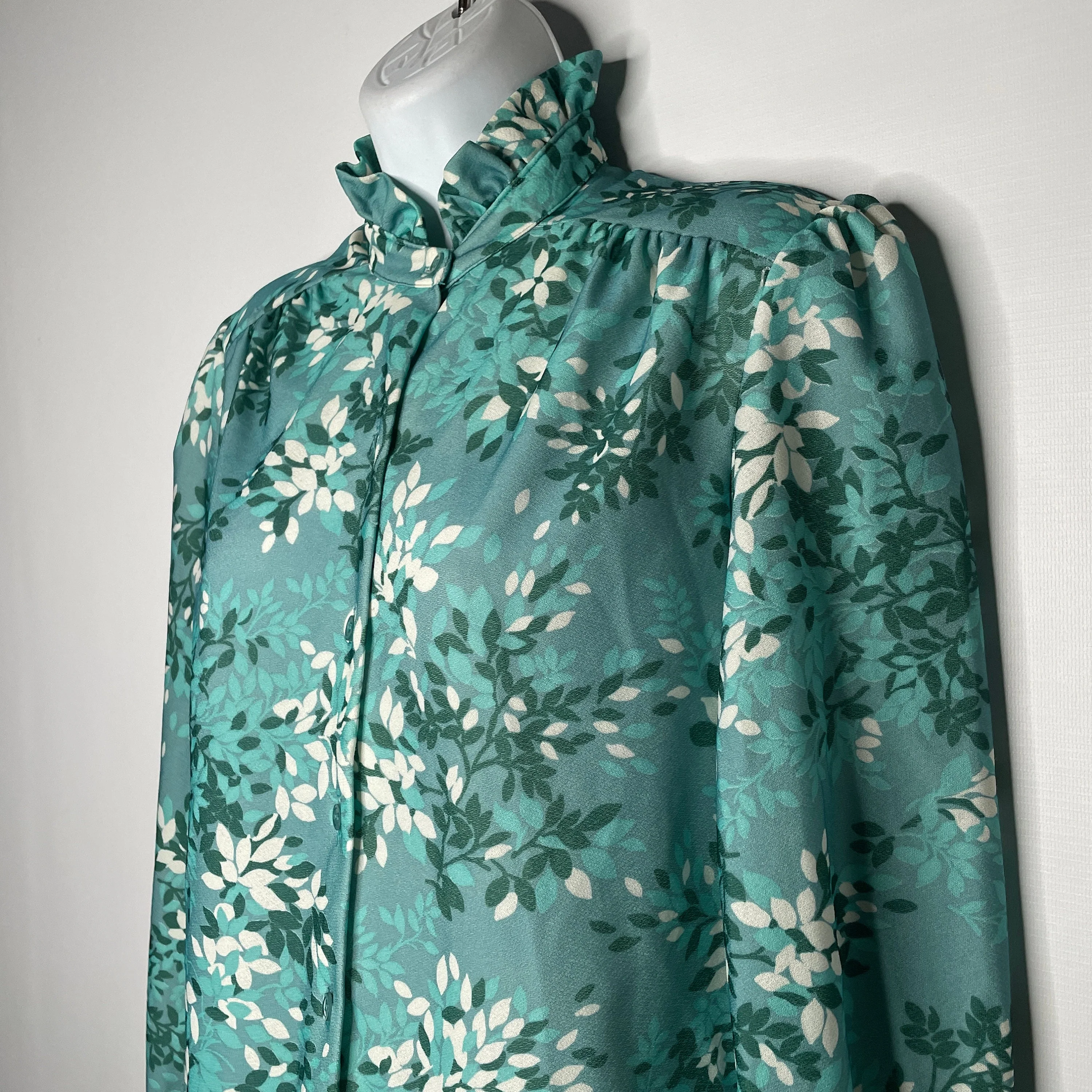 Vintage 70s Blue White Leaf Ruffle Collar Secretary Blouse Size M by Cricket Lane - Image 6
