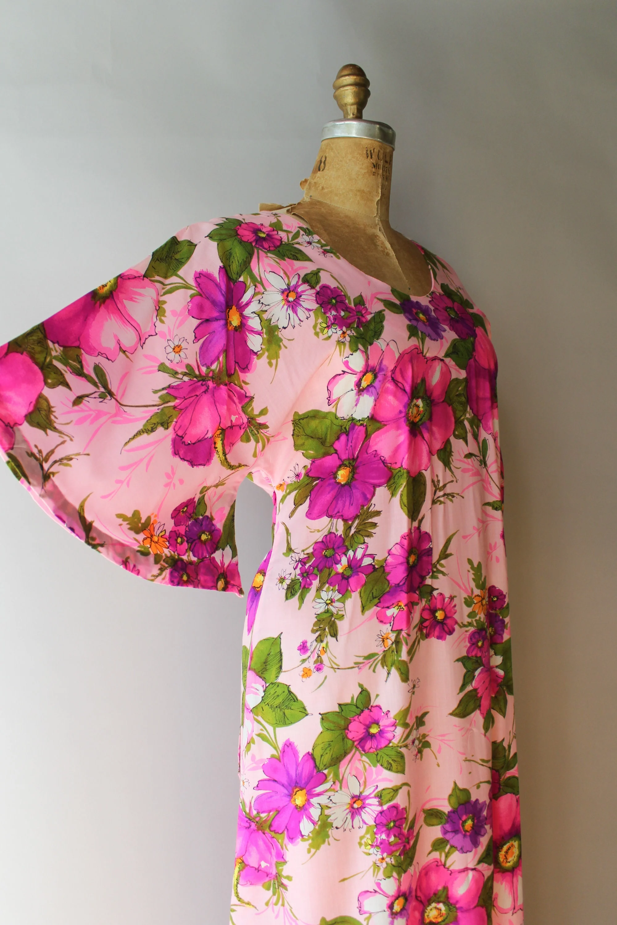 Vintage 70s Bold Pink Floral Angel Sleeve Cotton Caftan Maxi Dress by Hilo Hattie - Image 3