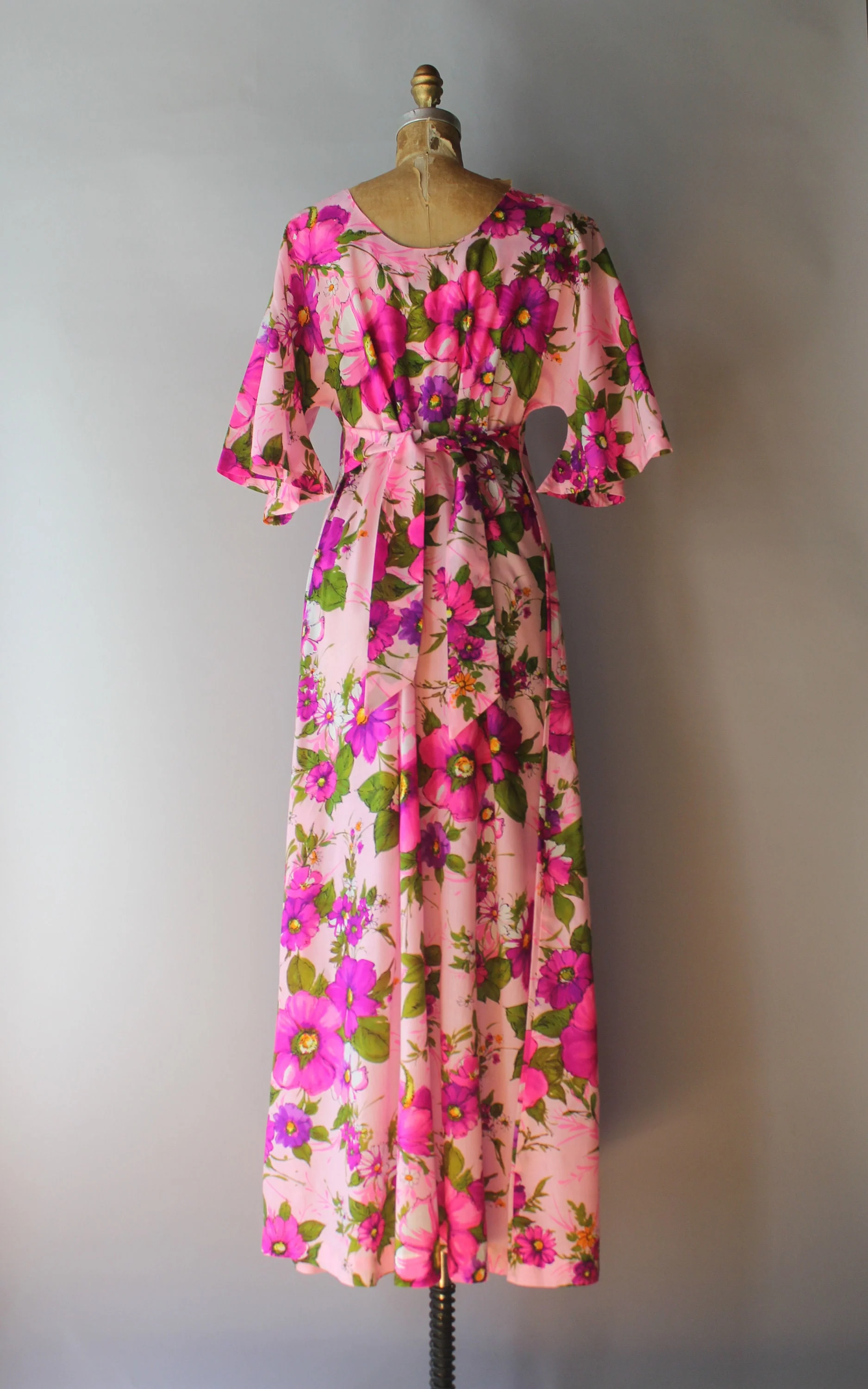 Vintage 70s Bold Pink Floral Angel Sleeve Cotton Caftan Maxi Dress by Hilo Hattie - Image 5