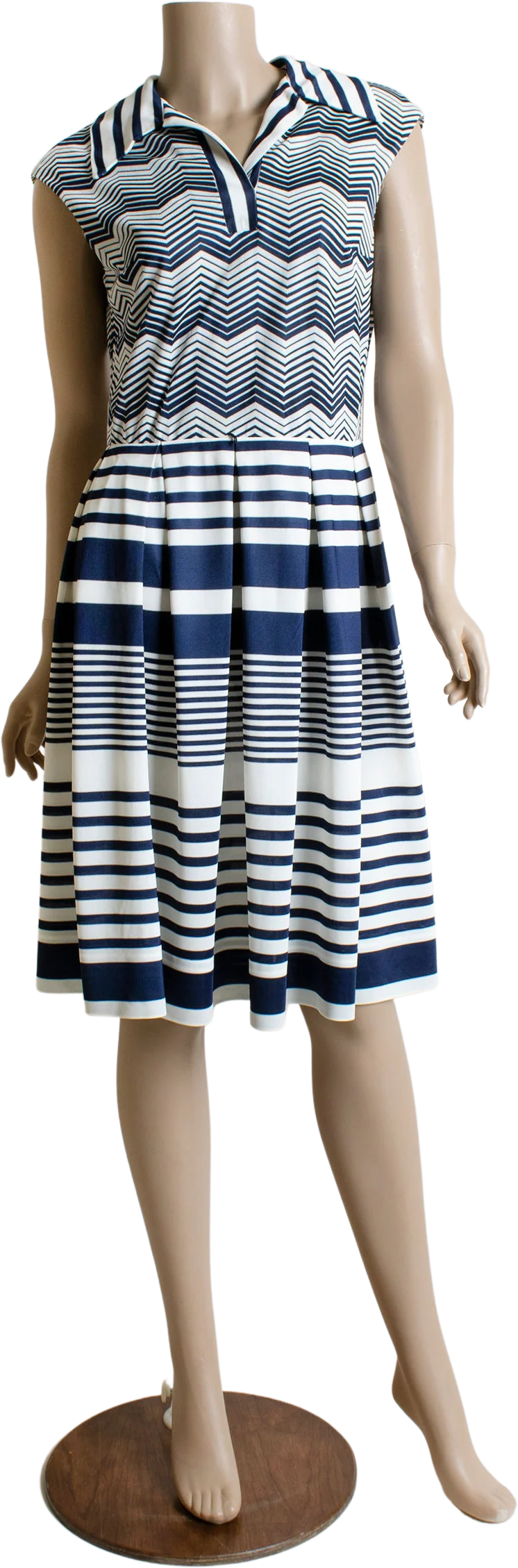 Vintage 70s Chevron Striped Dress - Box Pleated Skirt In Navy Blue and White - Nancy Greer Ombre Striped Zig Zag Eye Trick Preppy Small M
