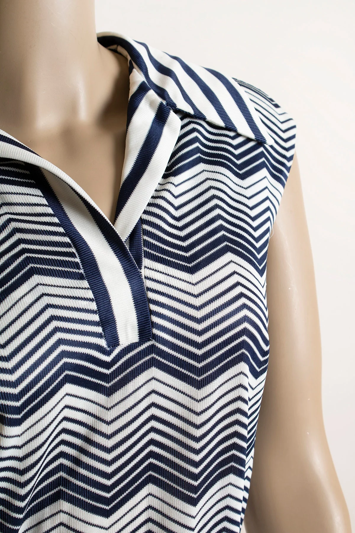 Vintage 70s Chevron Striped Dress - Box Pleated Skirt In Navy Blue and White - Nancy Greer Ombre Striped Zig Zag Eye Trick Preppy Small M - Image 7
