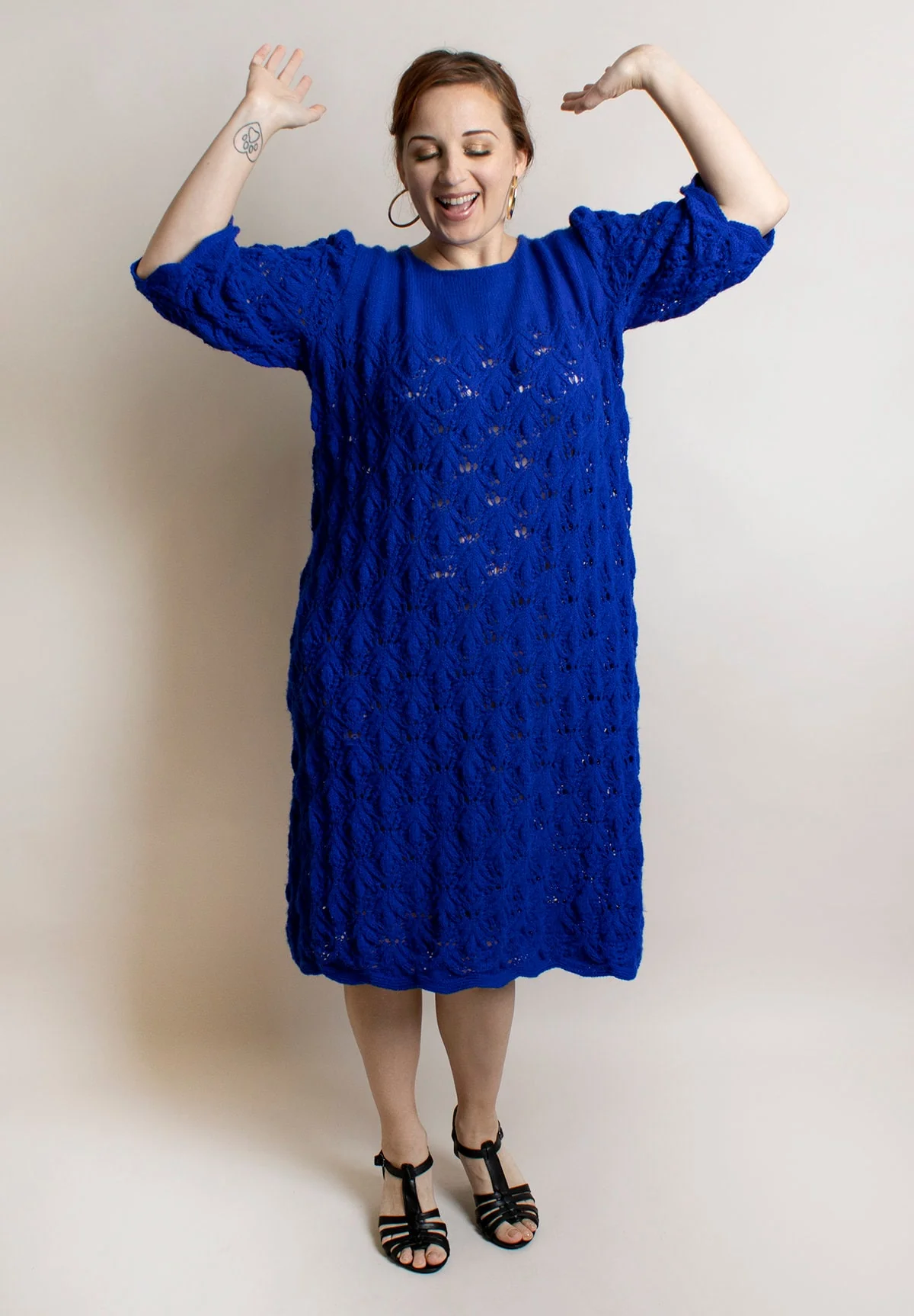 Vintage 70s Crochet Bold Royal Blue Tunic Dress with Half Length Bell Style Sleeve - Image 9