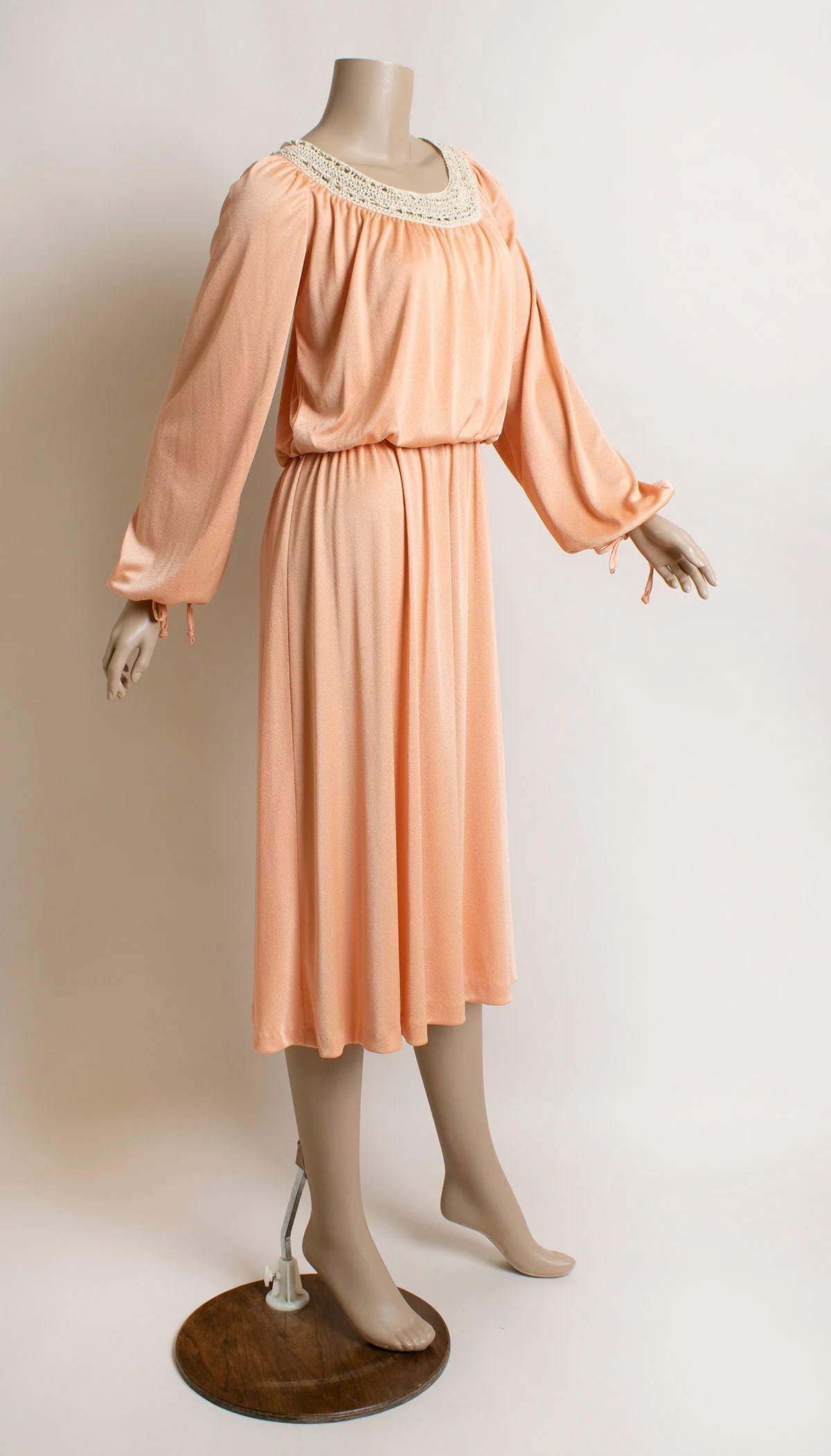Vintage 70s Disco Dress Peach Slinky Long Sleeve Crochet Neckline Fluttery Disco Dancing Dress Goddess Medium by Jody of California - Image 4