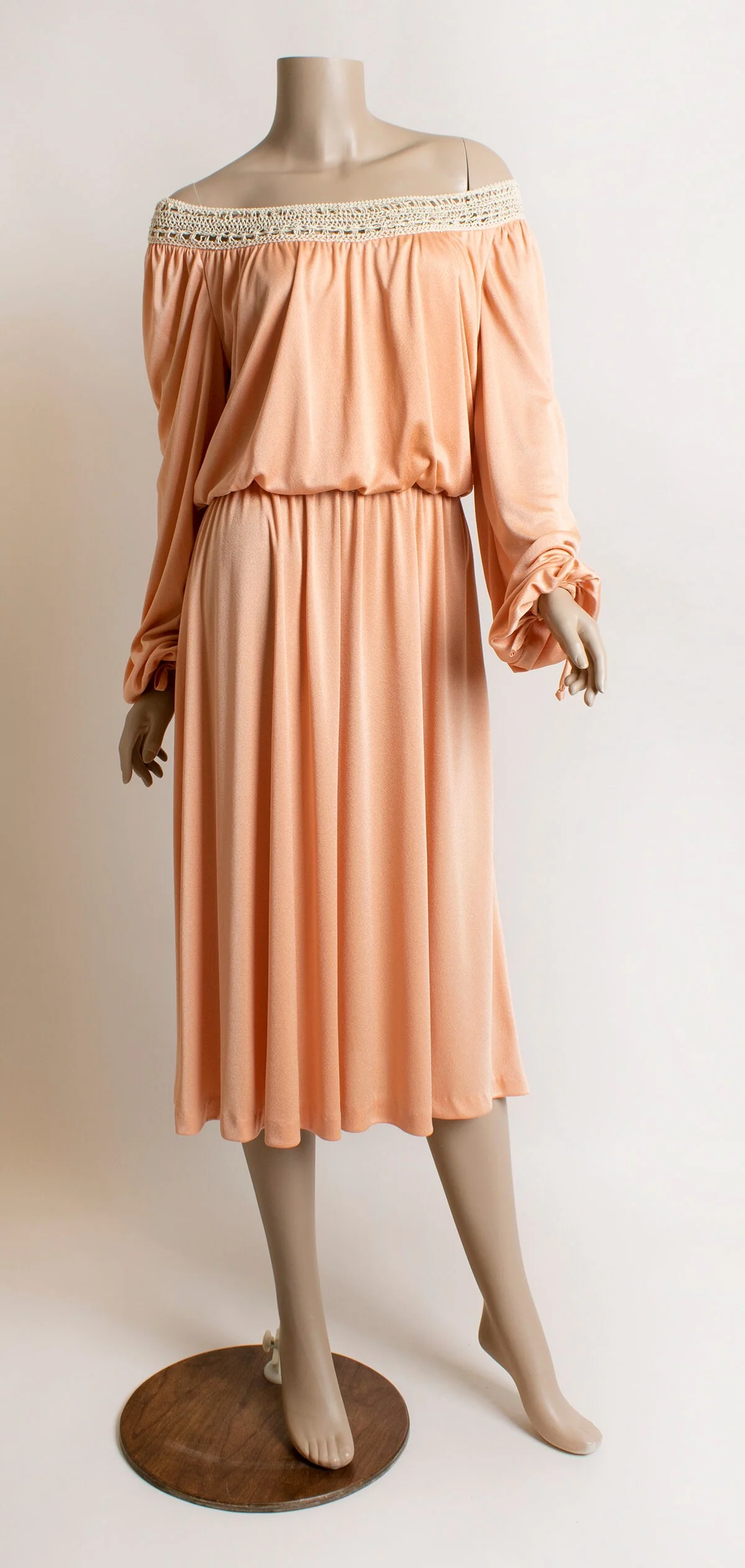 Vintage 70s Disco Dress Peach Slinky Long Sleeve Crochet Neckline Fluttery Disco Dancing Dress Goddess Medium by Jody of California - Image 6