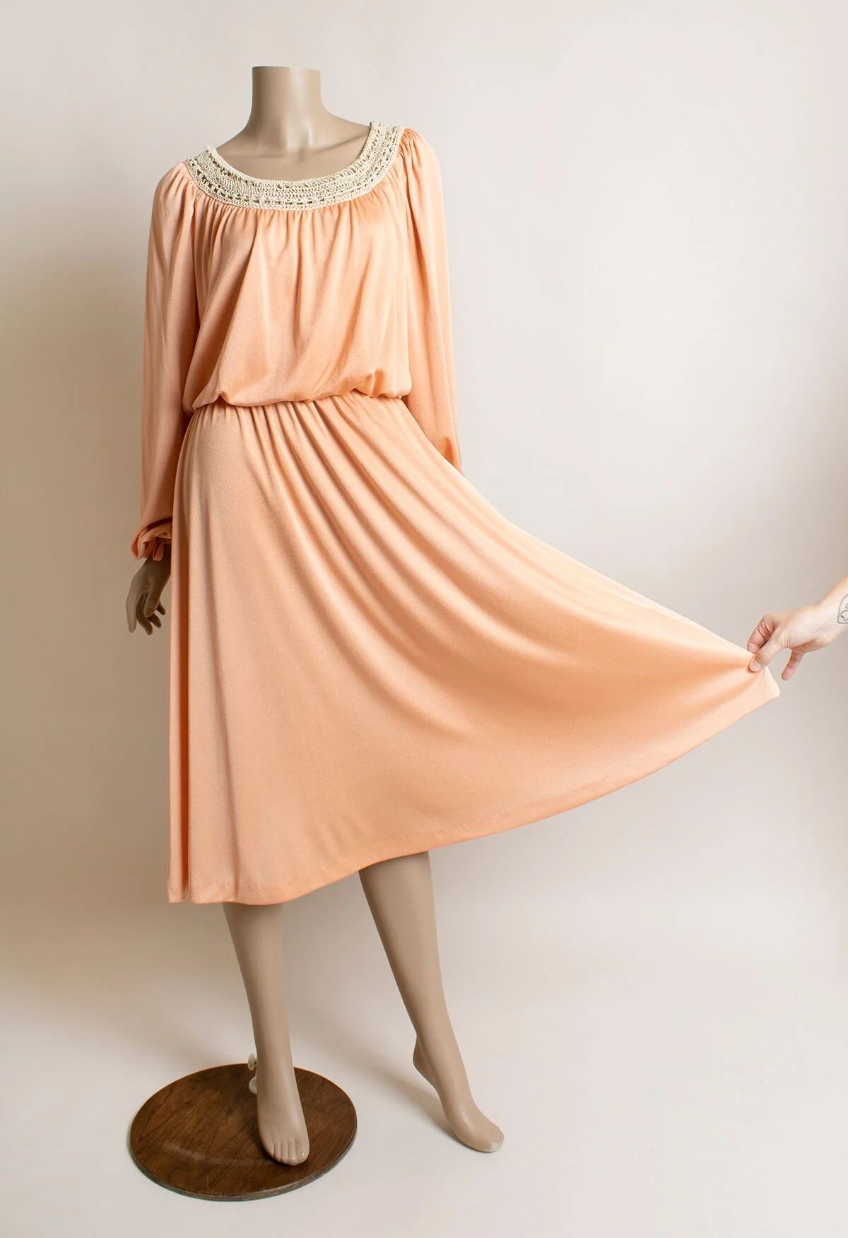 Vintage 70s Disco Dress Peach Slinky Long Sleeve Crochet Neckline Fluttery Disco Dancing Dress Goddess Medium by Jody of California - Image 9