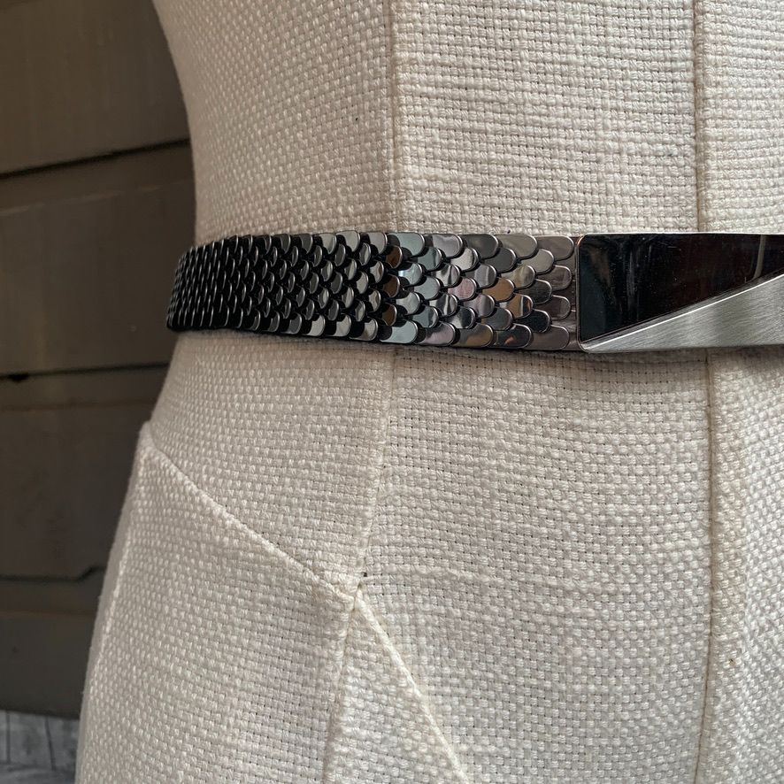 Vintage 70s Disco Women's Silver Black Stretchy Scallop Scales Sequin Belt - Image 4