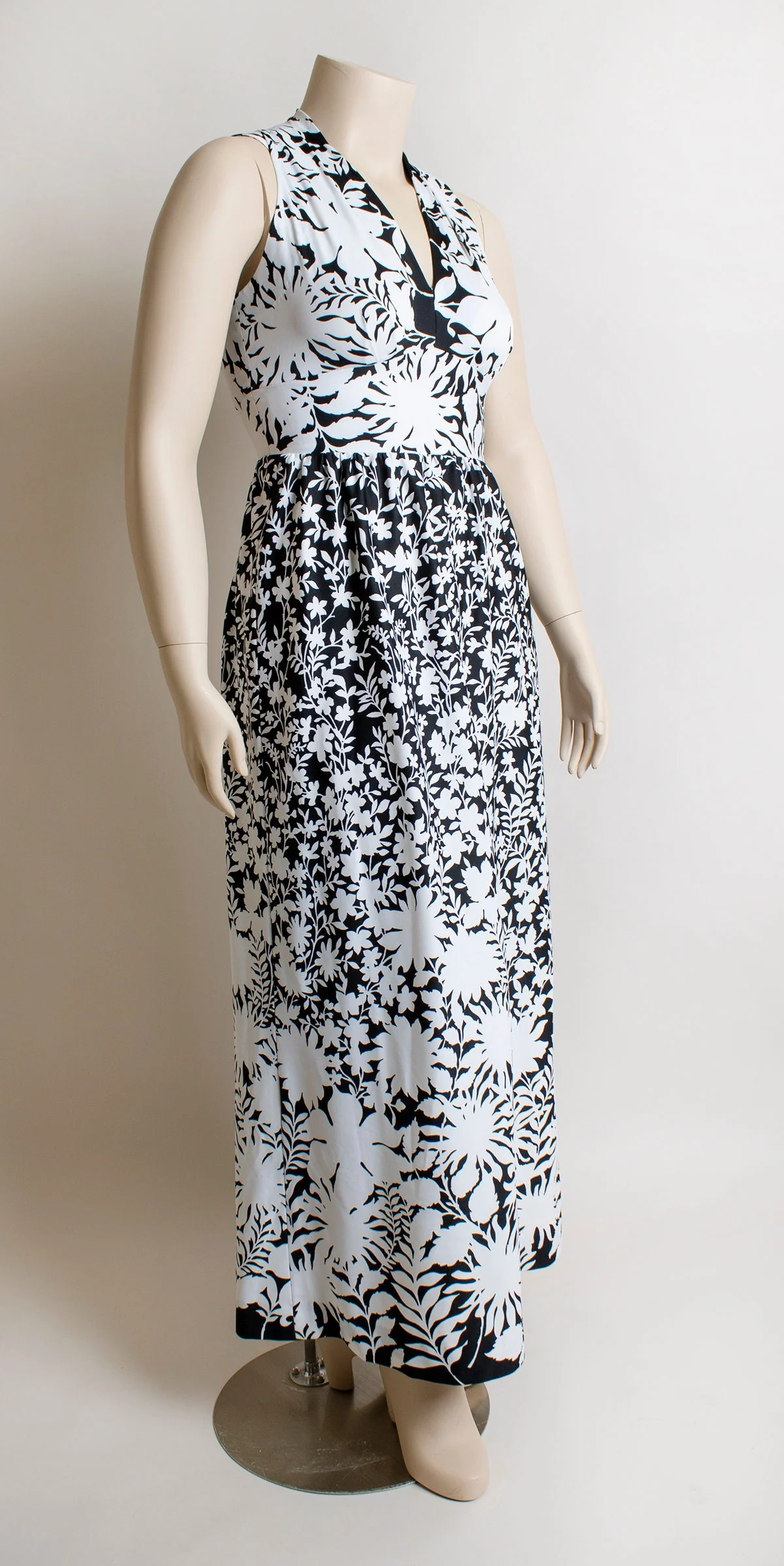 Vintage 70s Floral Maxi Dress Black and White Shadow Op Art Tropical  Floor Length Sleeveless Dress Edith Flagg Medium Large by Edith Flagg - Image 4