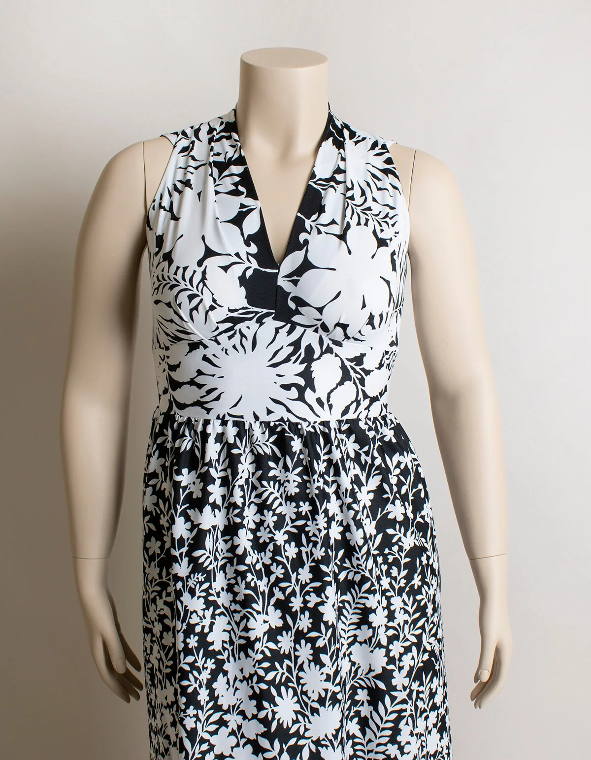 Vintage 70s Floral Maxi Dress Black and White Shadow Op Art Tropical  Floor Length Sleeveless Dress Edith Flagg Medium Large by Edith Flagg - Image 5