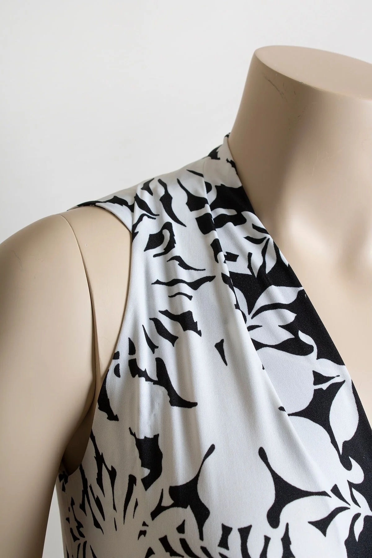 Vintage 70s Floral Maxi Dress Black and White Shadow Op Art Tropical  Floor Length Sleeveless Dress Edith Flagg Medium Large by Edith Flagg - Image 6