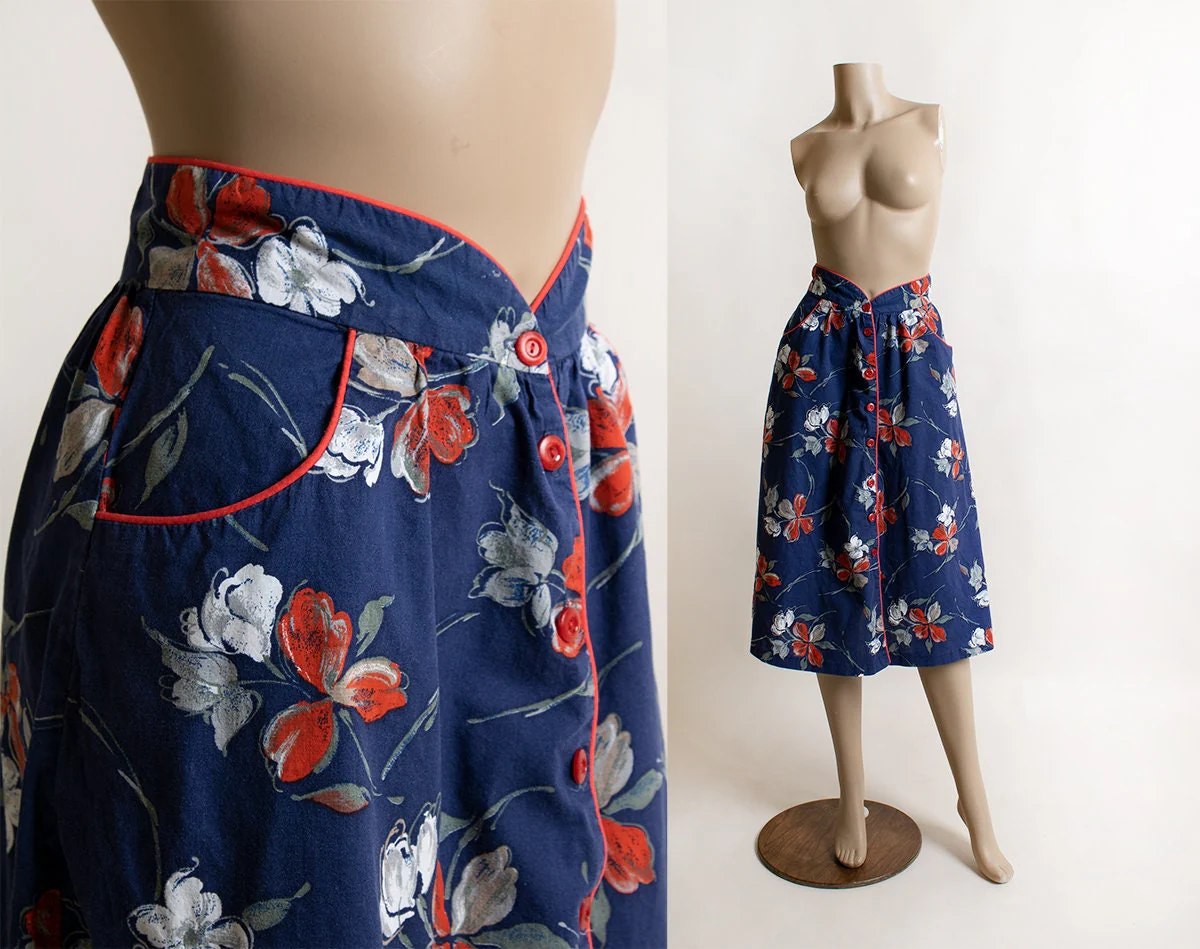 Vintage 70s Floral Print Skirt Navy Blue with Red and White Side Pockets and Front Buttons - Image 4