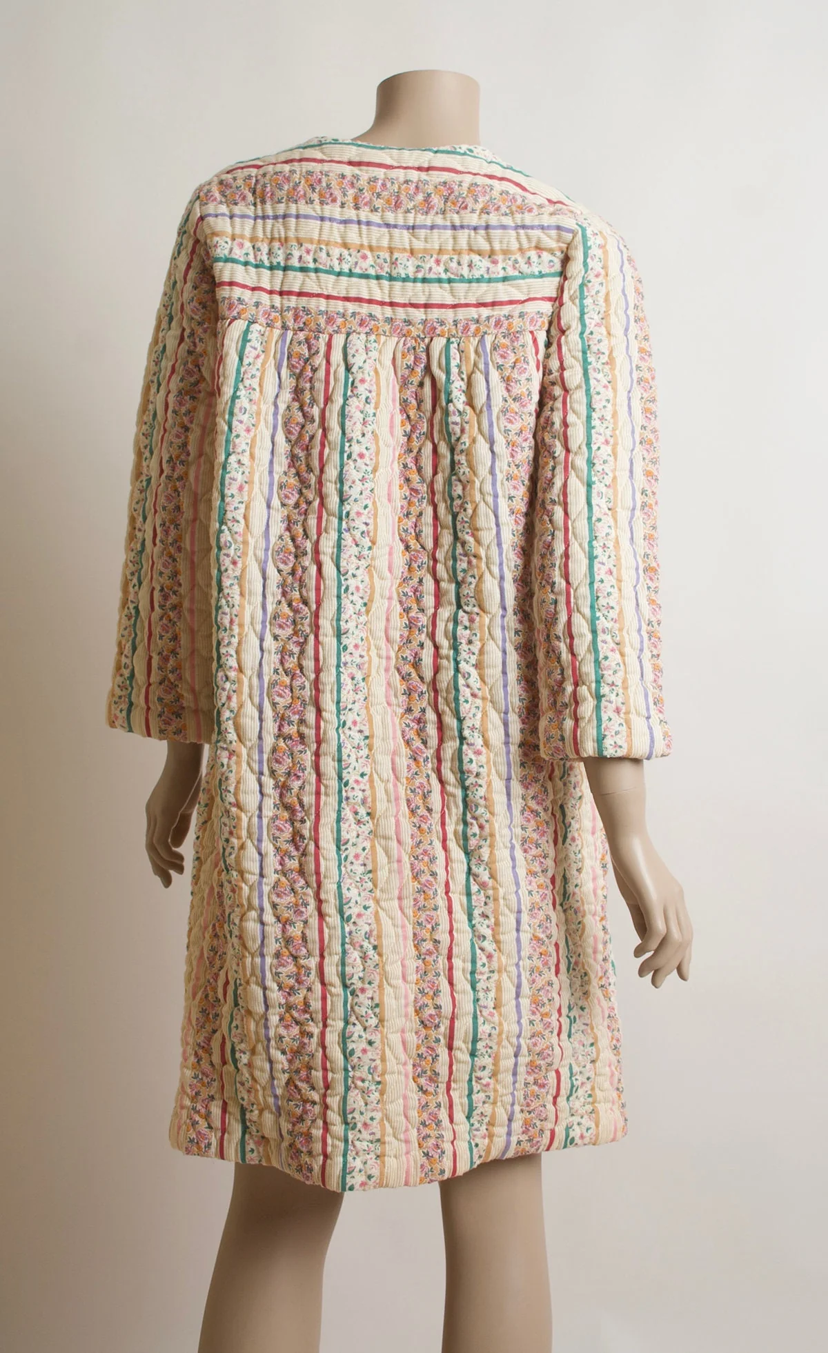 Vintage 70s Floral Striped Robe Quilt Robe Short Midi Length with Front Zip and Pockets Spring Garden Medium Small - Image 2