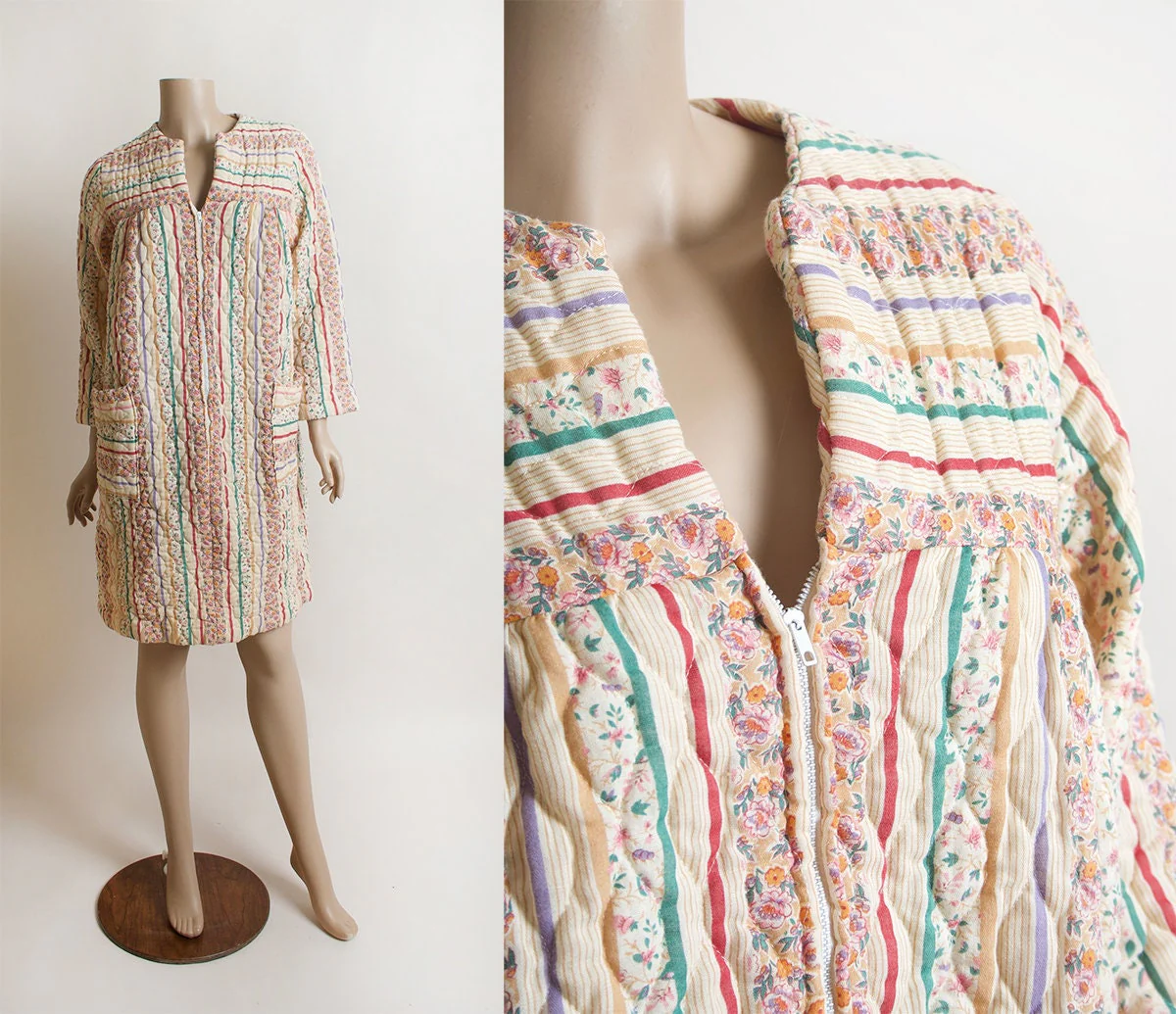 Vintage 70s Floral Striped Robe Quilt Robe Short Midi Length with Front Zip and Pockets Spring Garden Medium Small - Image 3