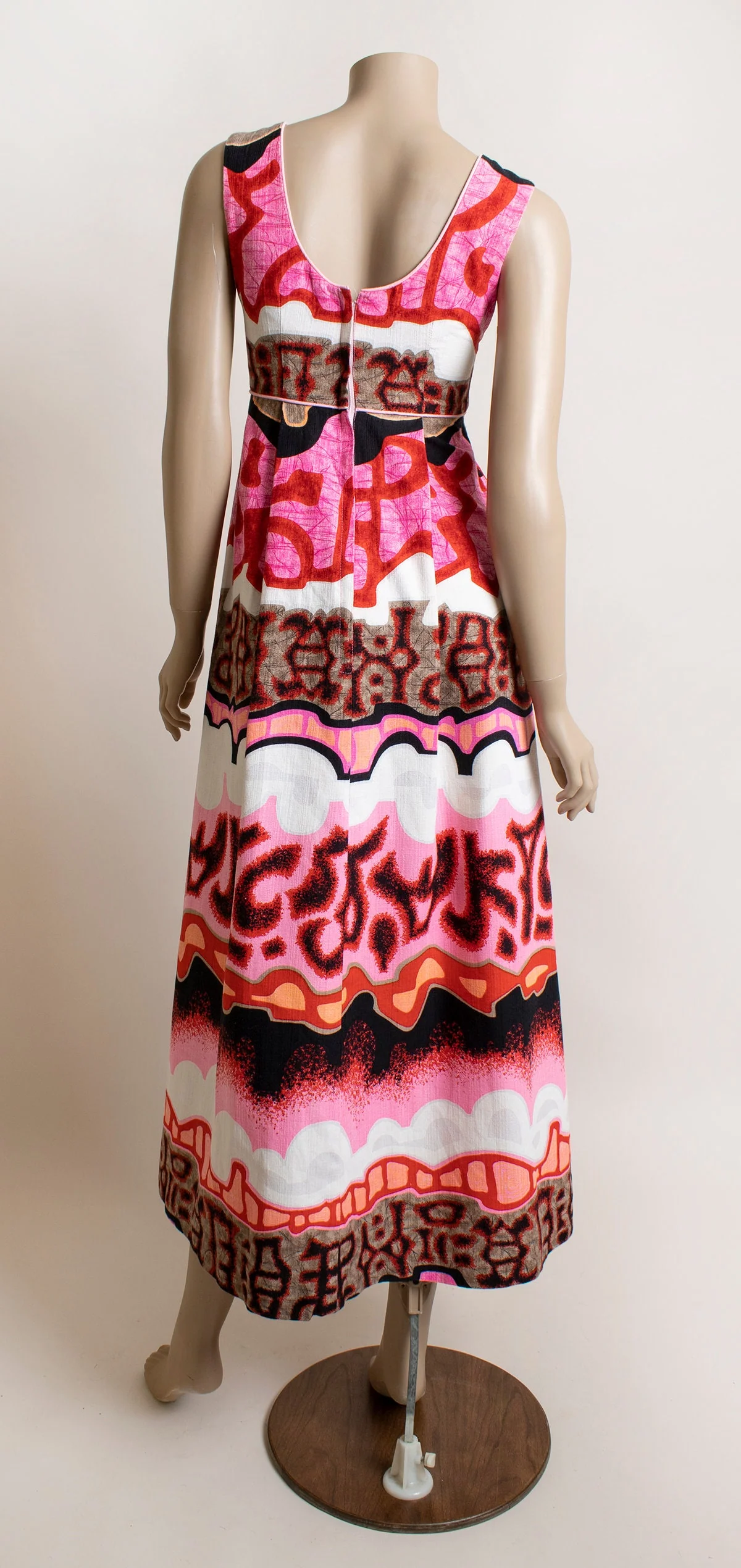 Vintage 70s Hawaiian Maxi Dress - Tropical Abstract Hot Pink Black Floor Length Summer Gown - Barkcloth - Small by Liberty House - Image 2