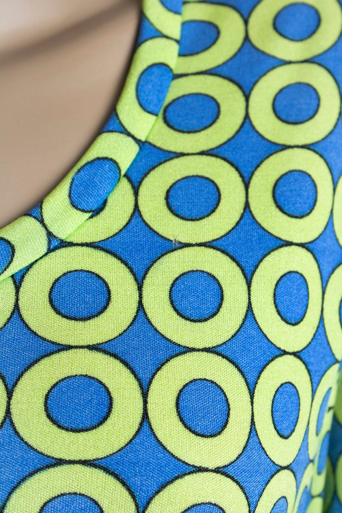 Vintage 70s Lime Green and Blue Bullseye Circle Op Art Print Ring Dress - Stretch Jersey - Medium Large by Maurice - Image 10