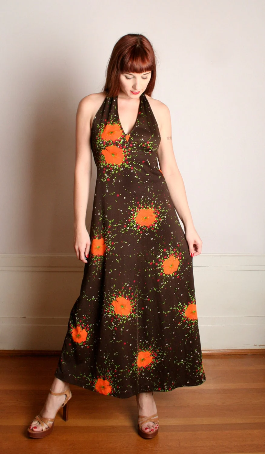 Vintage 70s Maxi Dress - Tangerine Floral Poppy Print Halter Maxi Floor Length Gown Bohemian Festival Brown Autumn - Small Medium - Image 2