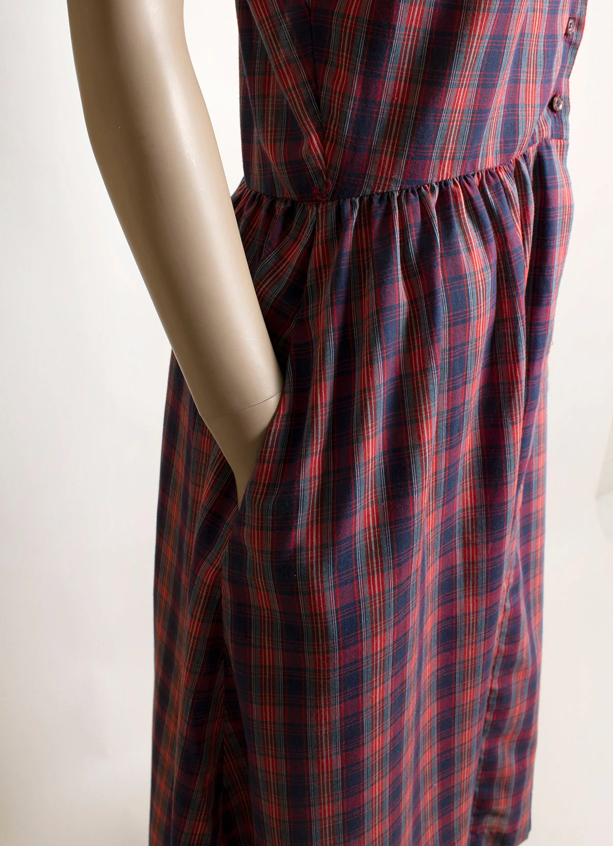 Vintage 70s Red Blue Plaid Print Button Down Summer Dress Light Cotton by S. Howard Hirsh & I.magnin - Image 9