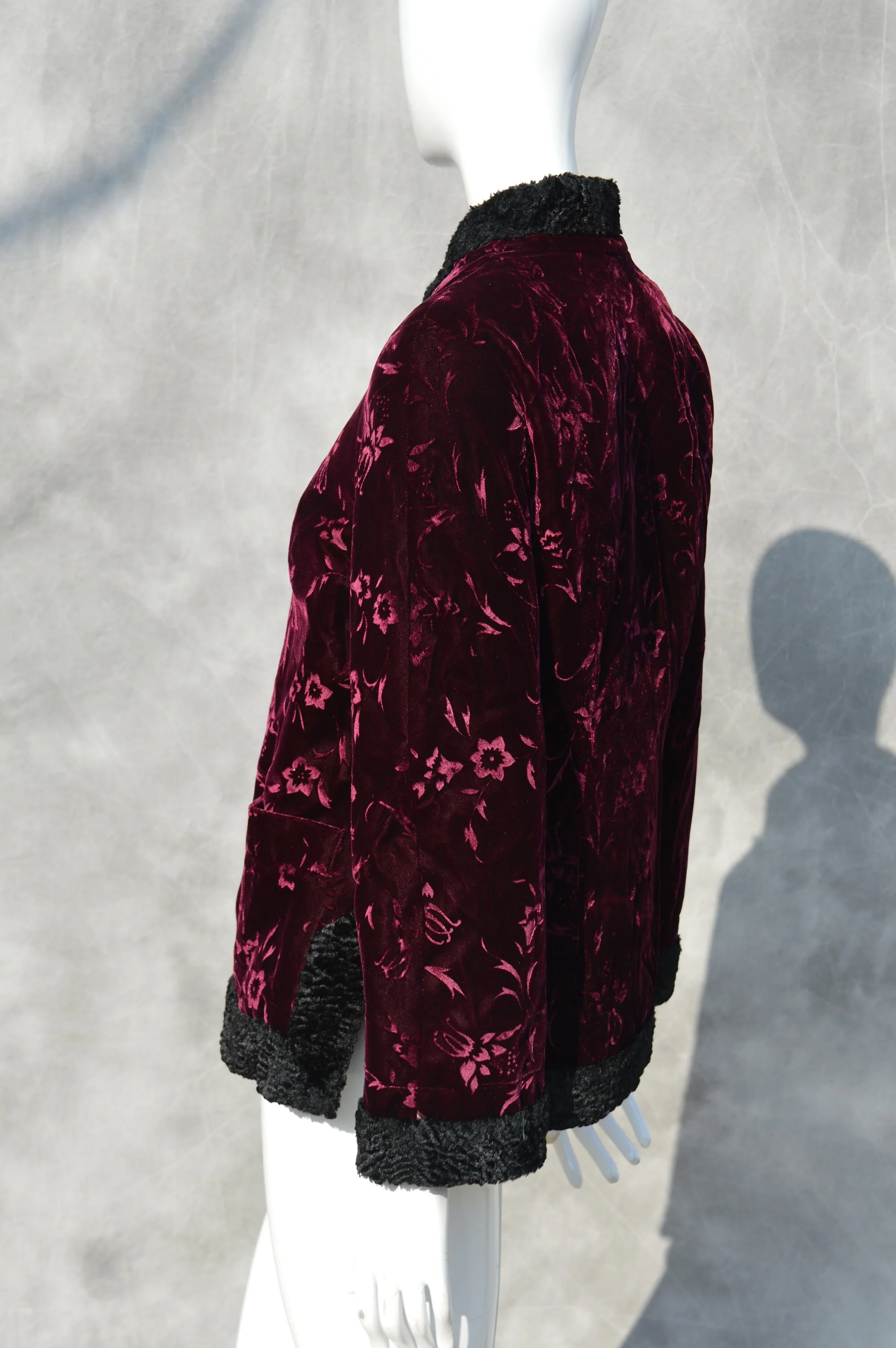 Vintage 70s Short Cropped Style Velvet Jacket Floral Pattern Broadtail Coat - Image 2
