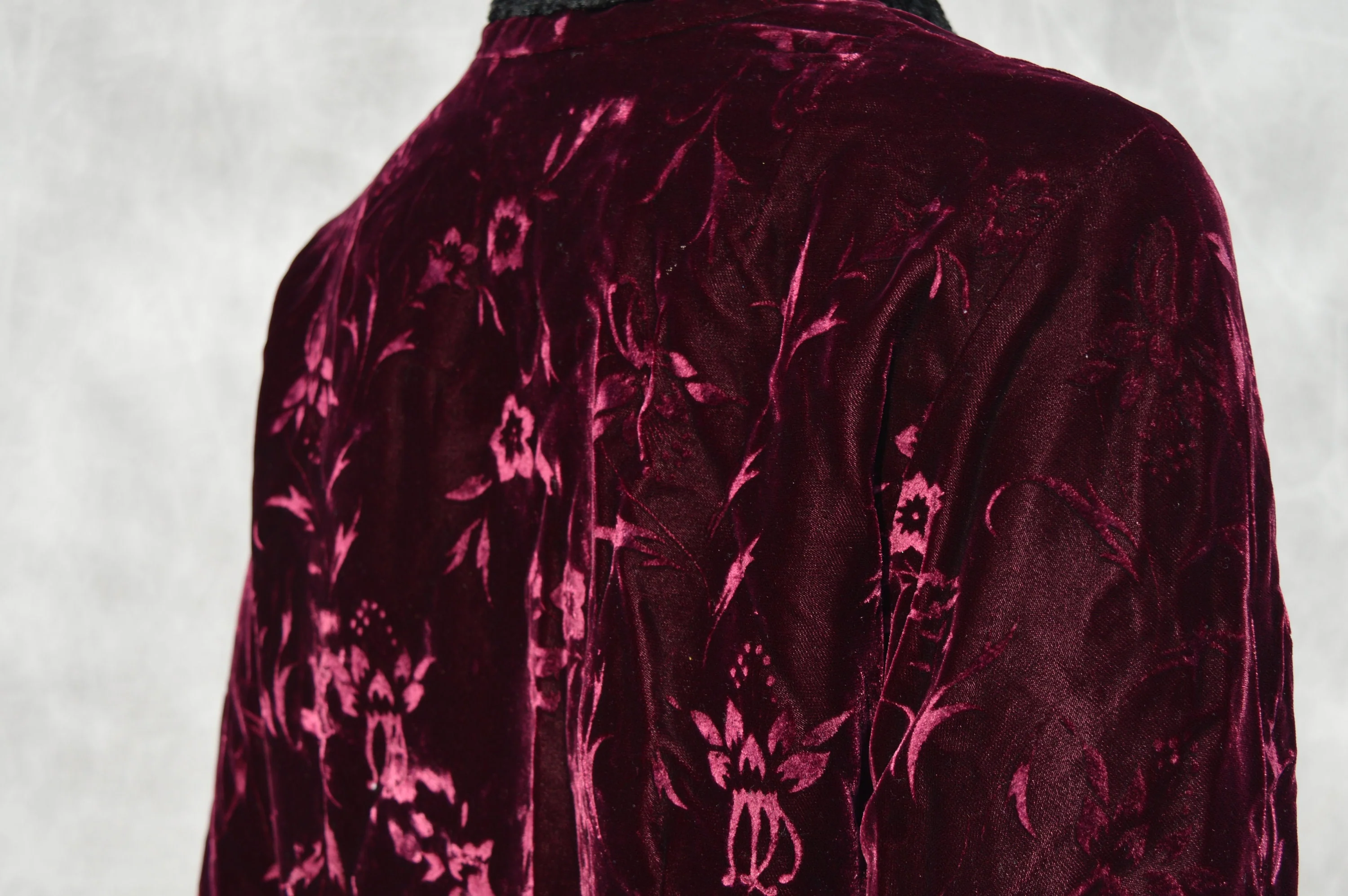 Vintage 70s Short Cropped Style Velvet Jacket Floral Pattern Broadtail Coat - Image 5