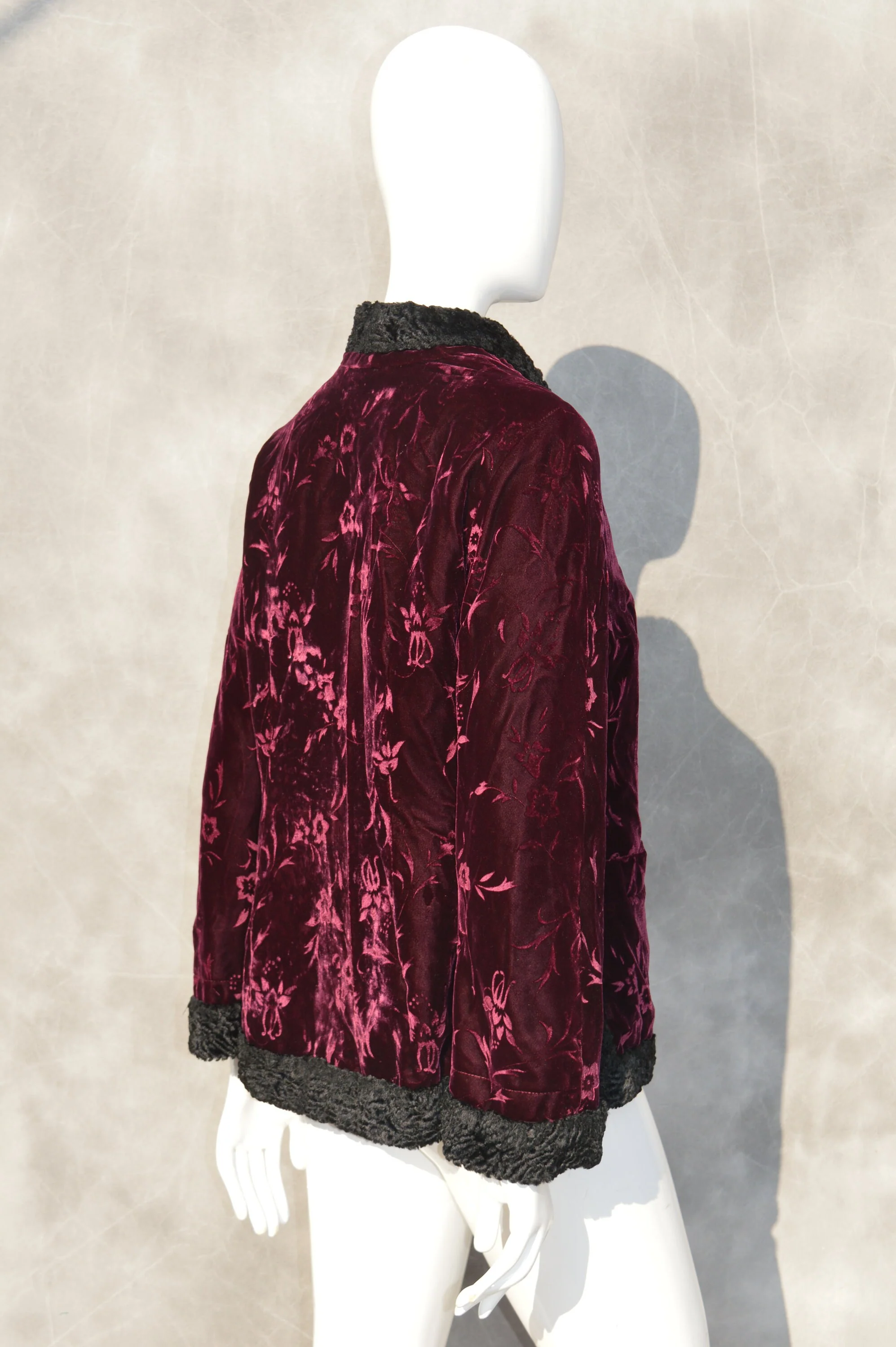 Vintage 70s Short Cropped Style Velvet Jacket Floral Pattern Broadtail Coat - Image 6