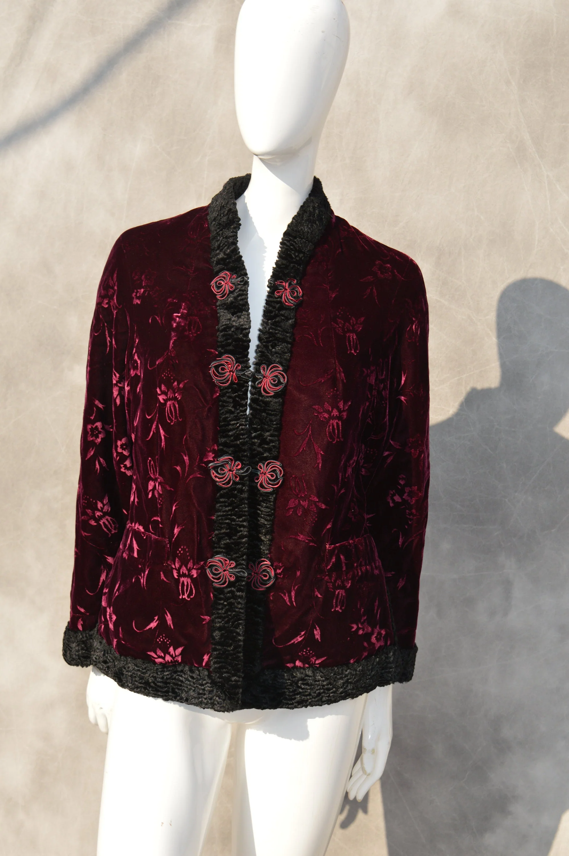 Vintage 70s Short Cropped Style Velvet Jacket Floral Pattern Broadtail Coat - Image 8