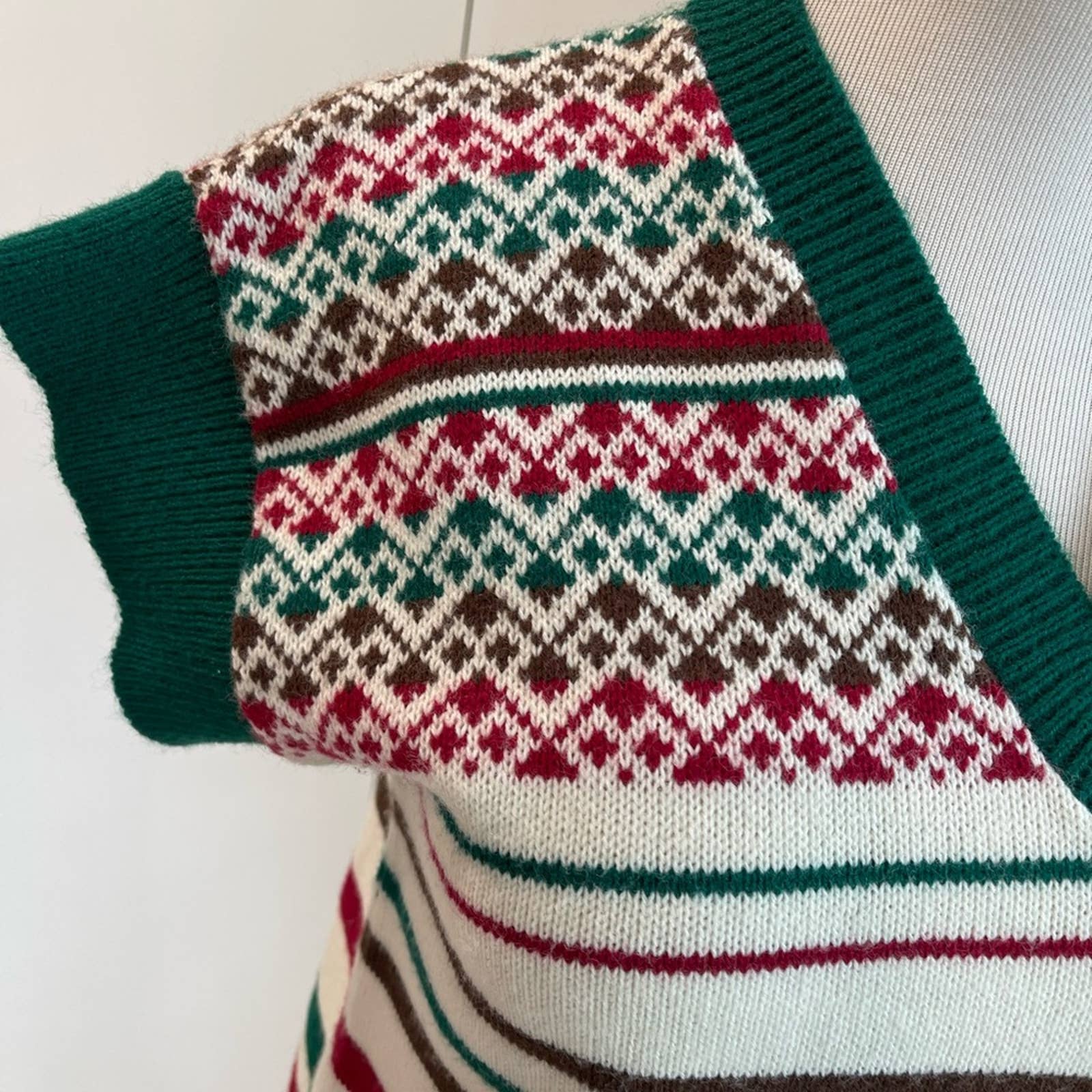 Vintage 70s Sweater Vest Small V-Neck Twee Fall Looks Holiday Small Winter - Image 6