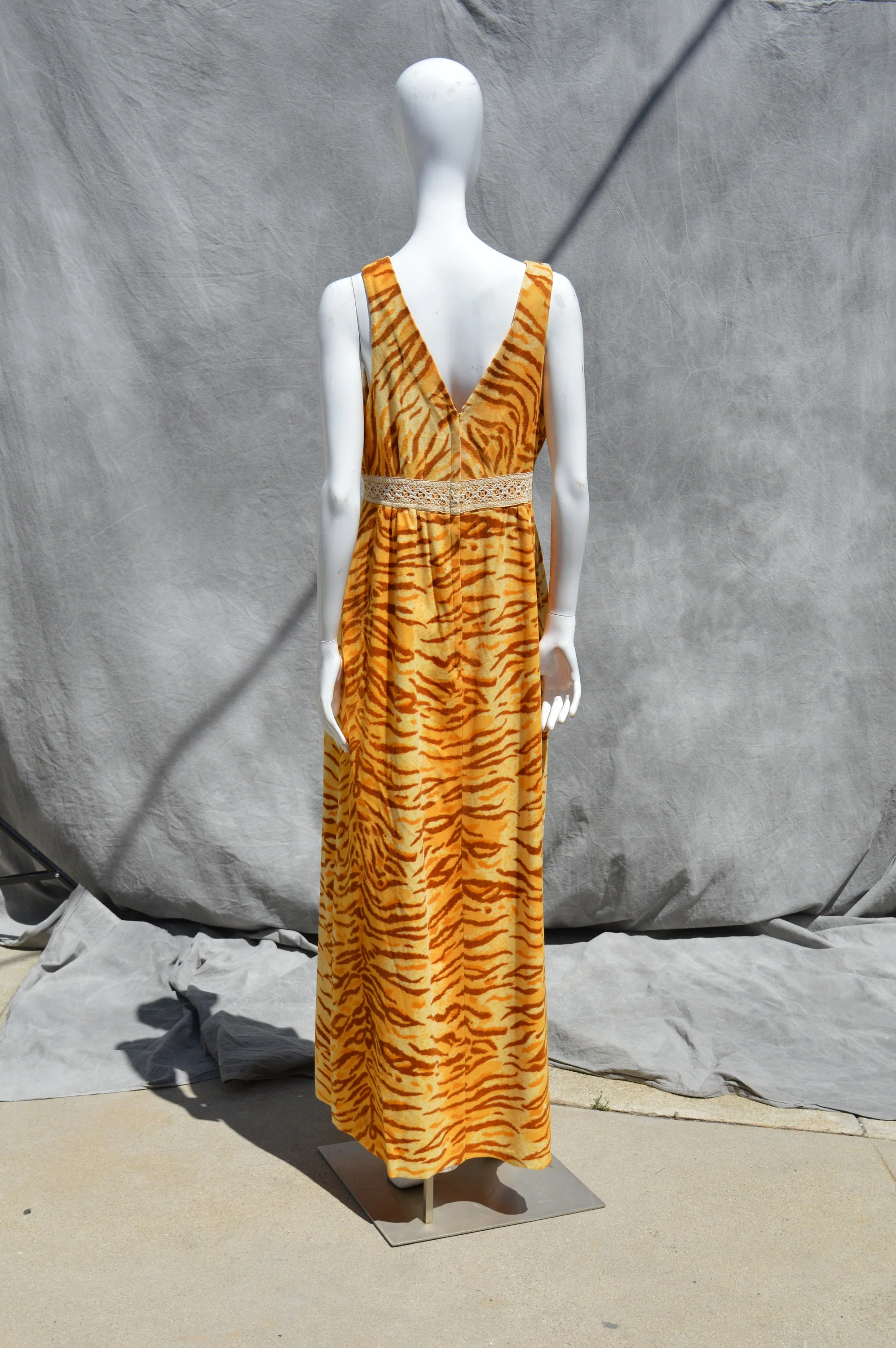 Vintage 70s Tiger Novelty Print Maxi Dress Size 10-12 Palm Springs Mid Century Hostess Sleeveless Animal Print Party Dress - Image 2