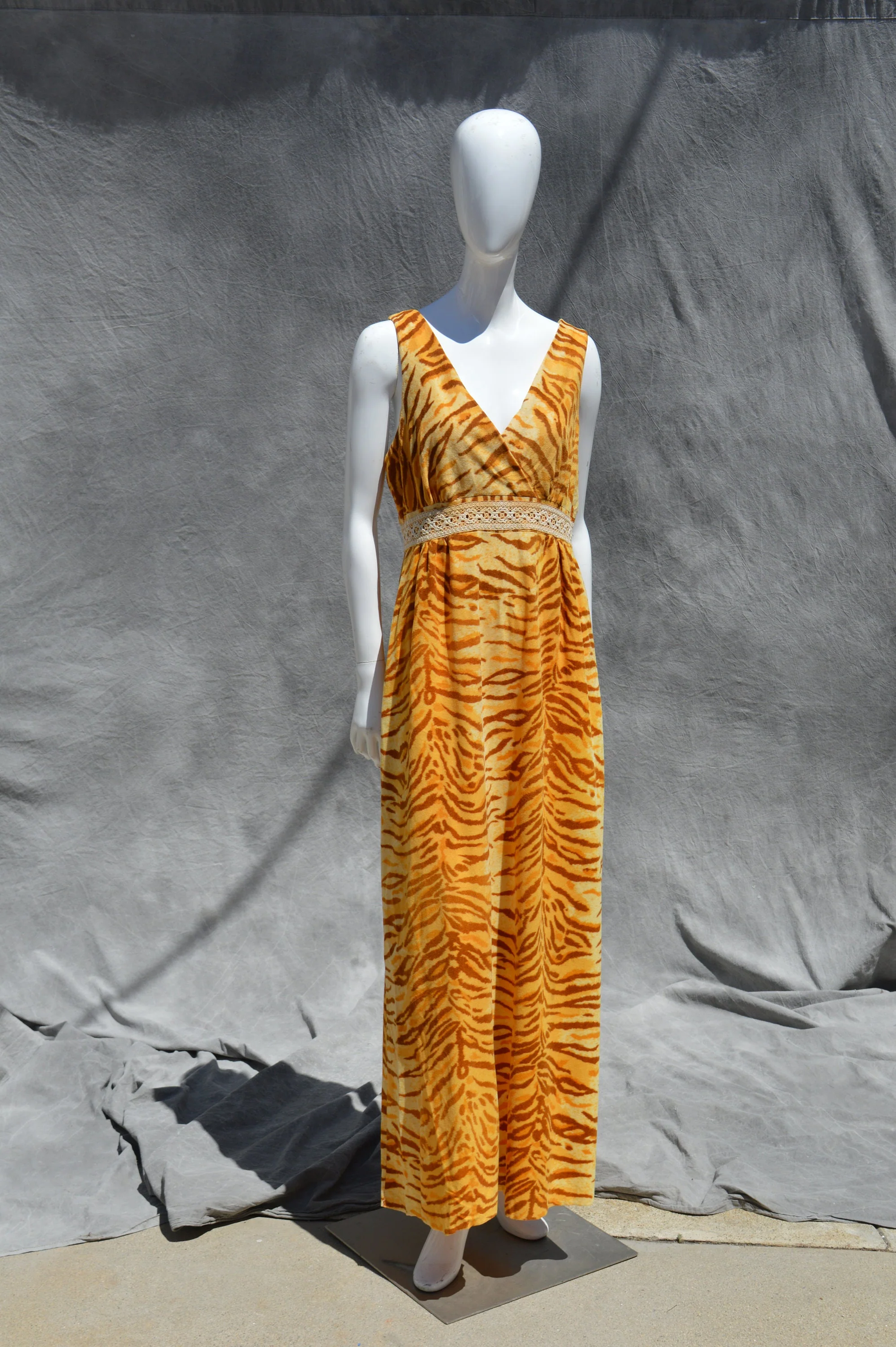 Vintage 70s Tiger Novelty Print Maxi Dress Size 10-12 Palm Springs Mid Century Hostess Sleeveless Animal Print Party Dress - Image 3