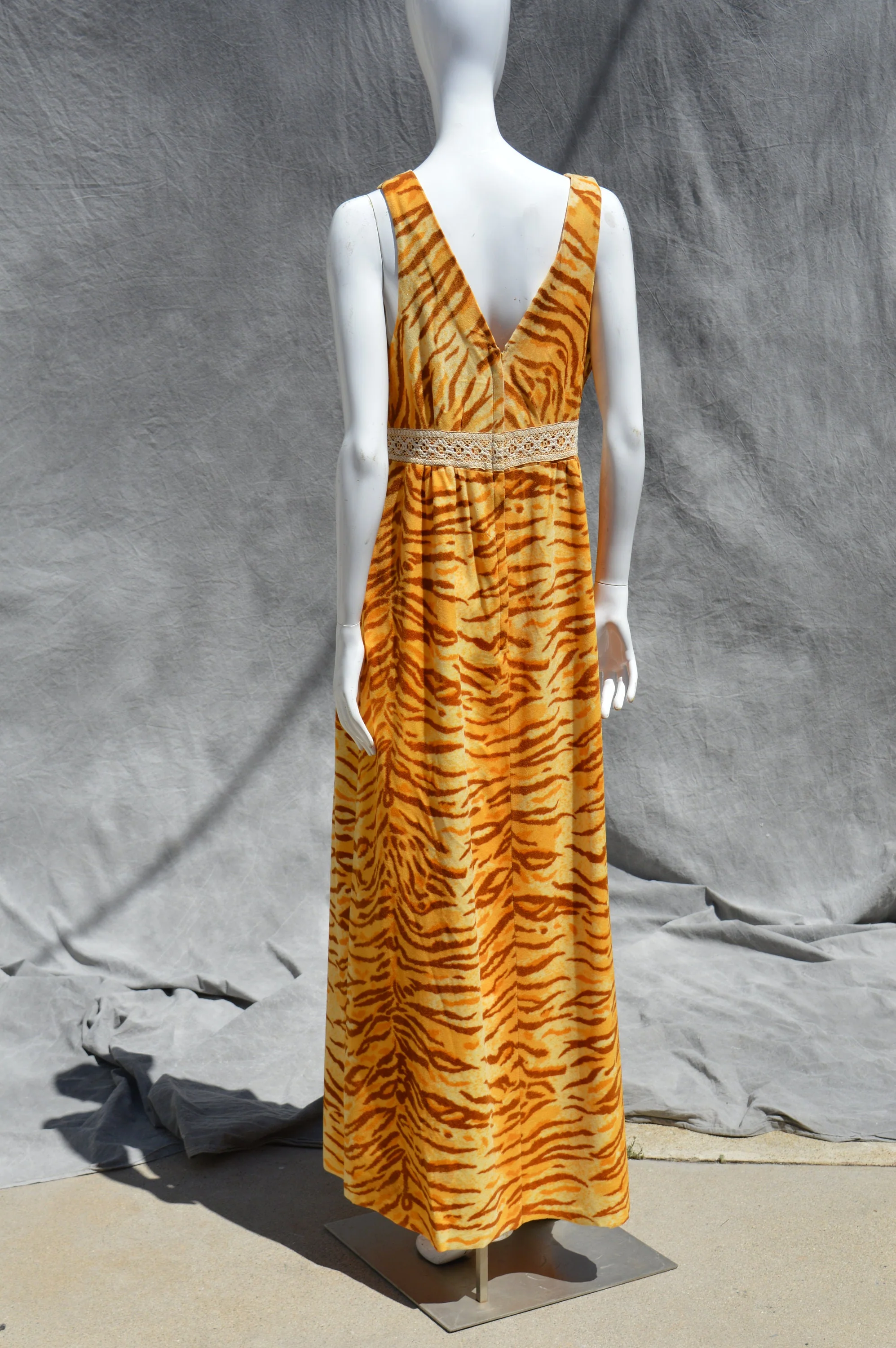 Vintage 70s Tiger Novelty Print Maxi Dress Size 10-12 Palm Springs Mid Century Hostess Sleeveless Animal Print Party Dress - Image 4