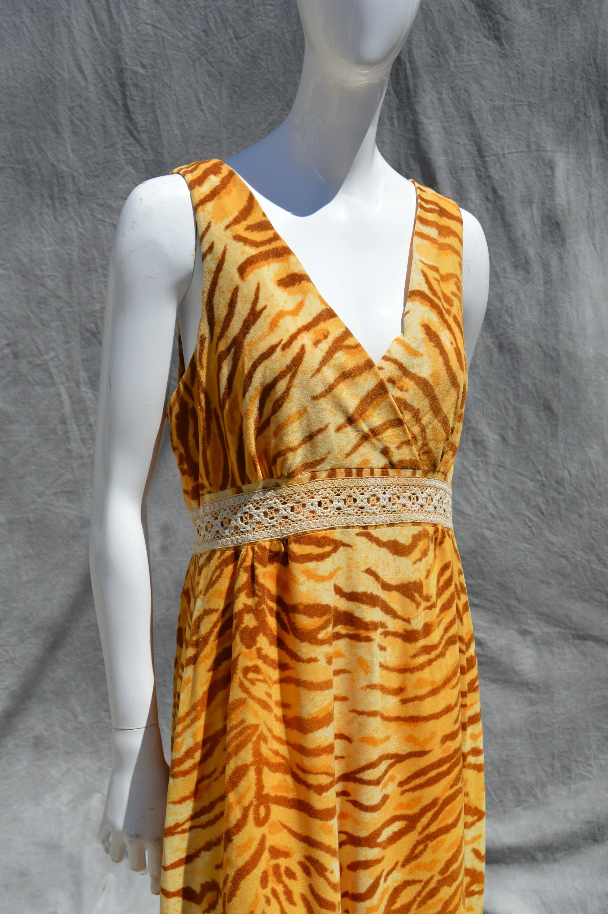 Vintage 70s Tiger Novelty Print Maxi Dress Size 10-12 Palm Springs Mid Century Hostess Sleeveless Animal Print Party Dress - Image 6