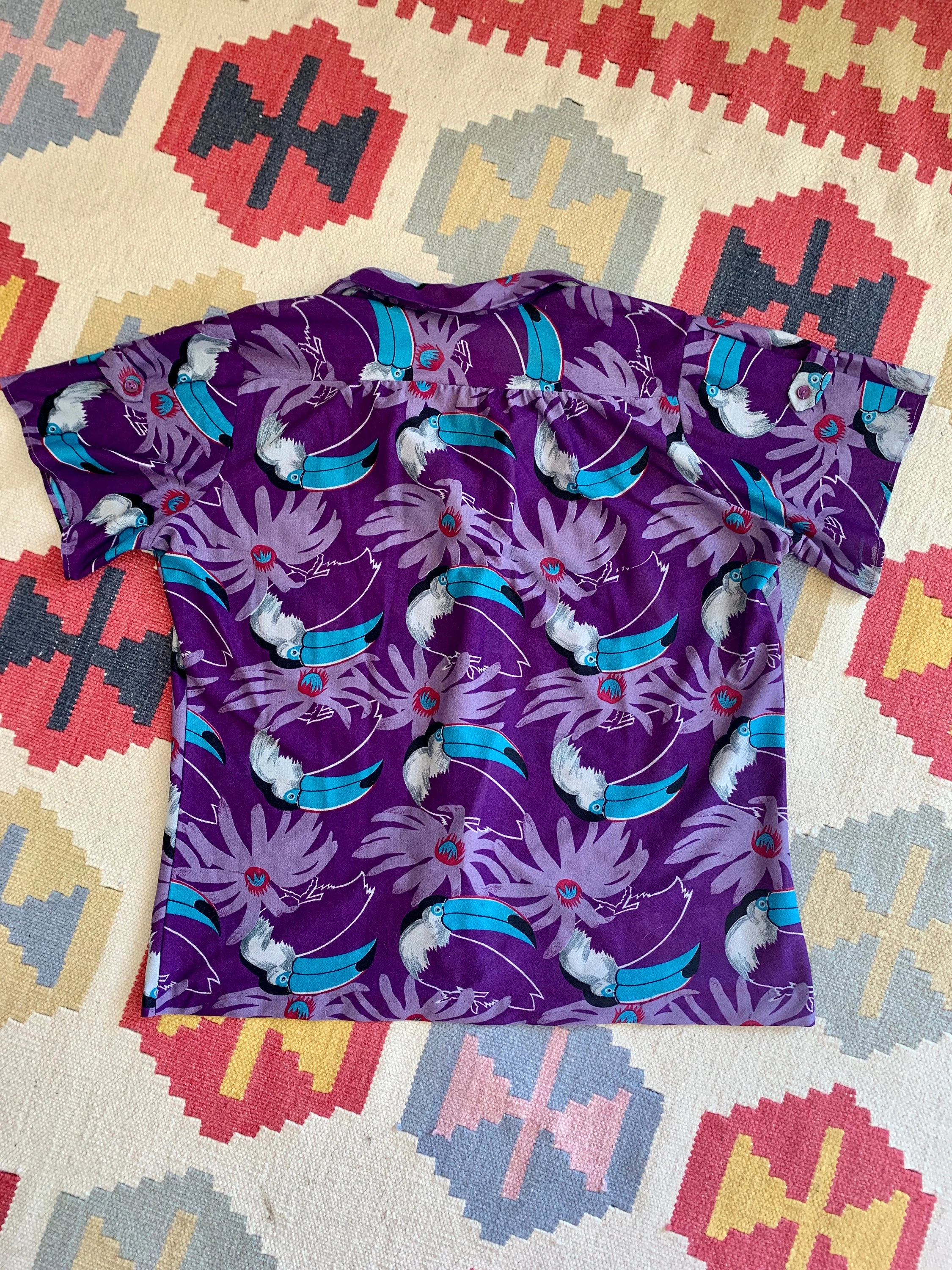 Vintage 70s Toucan Print Silky Button Front Top Sz L / Xl - Image 2