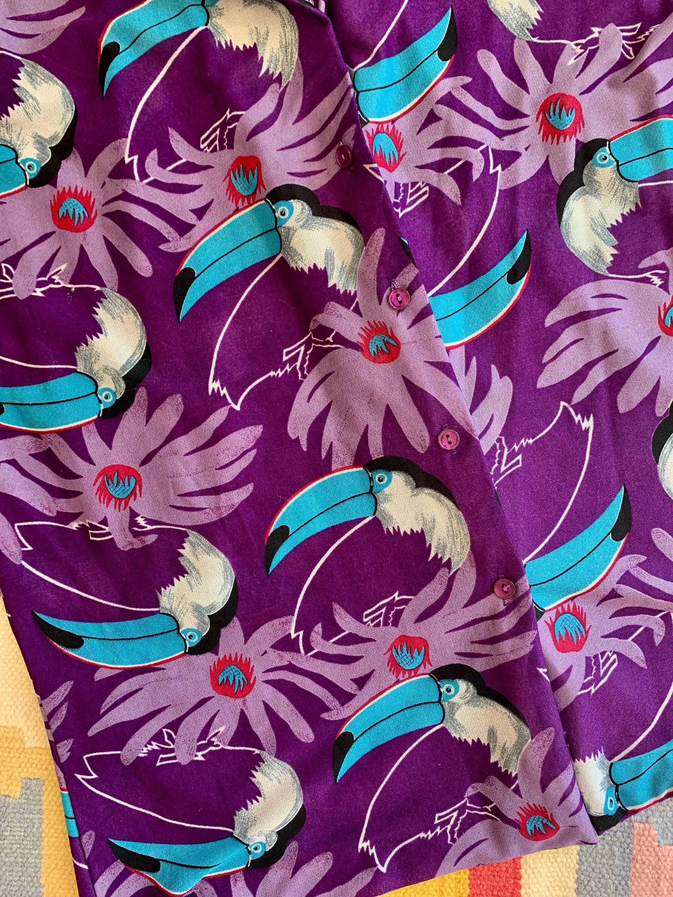 Vintage 70s Toucan Print Silky Button Front Top Sz L / Xl - Image 4