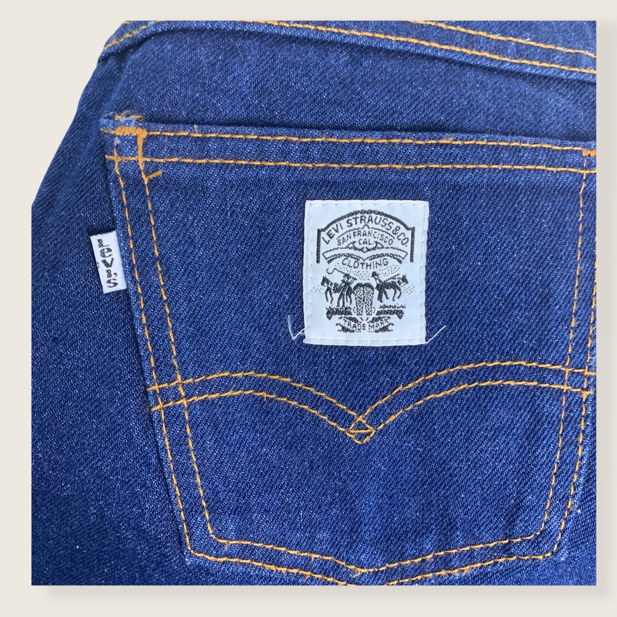 Vintage 70s White Tab A-Line Denim Above Knee Skirt Small by Levis - Image 7