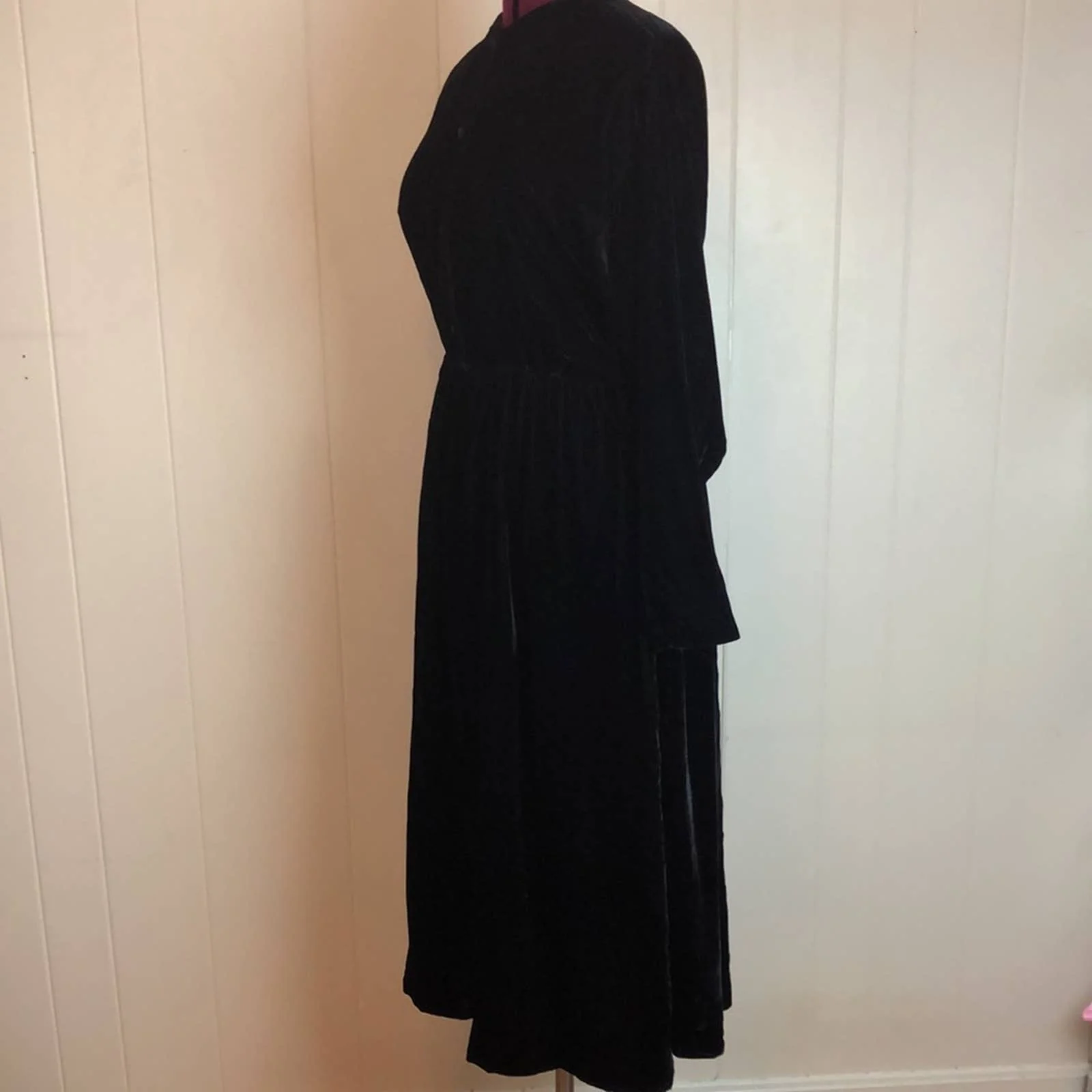 Vintage 80s 90s Black Velvet Goth Grunge Dress Medium 00s Vamp Witch Halloween by Cambridge Sprit - Image 4