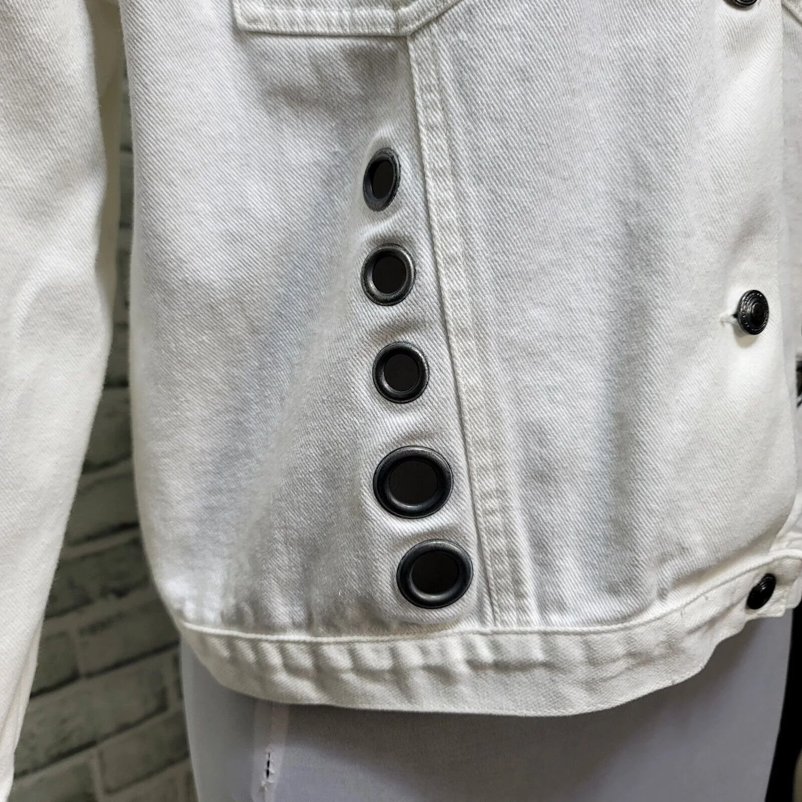 80s/90s White Denim Grommet Jean Jacket By LA Blues - Image 3