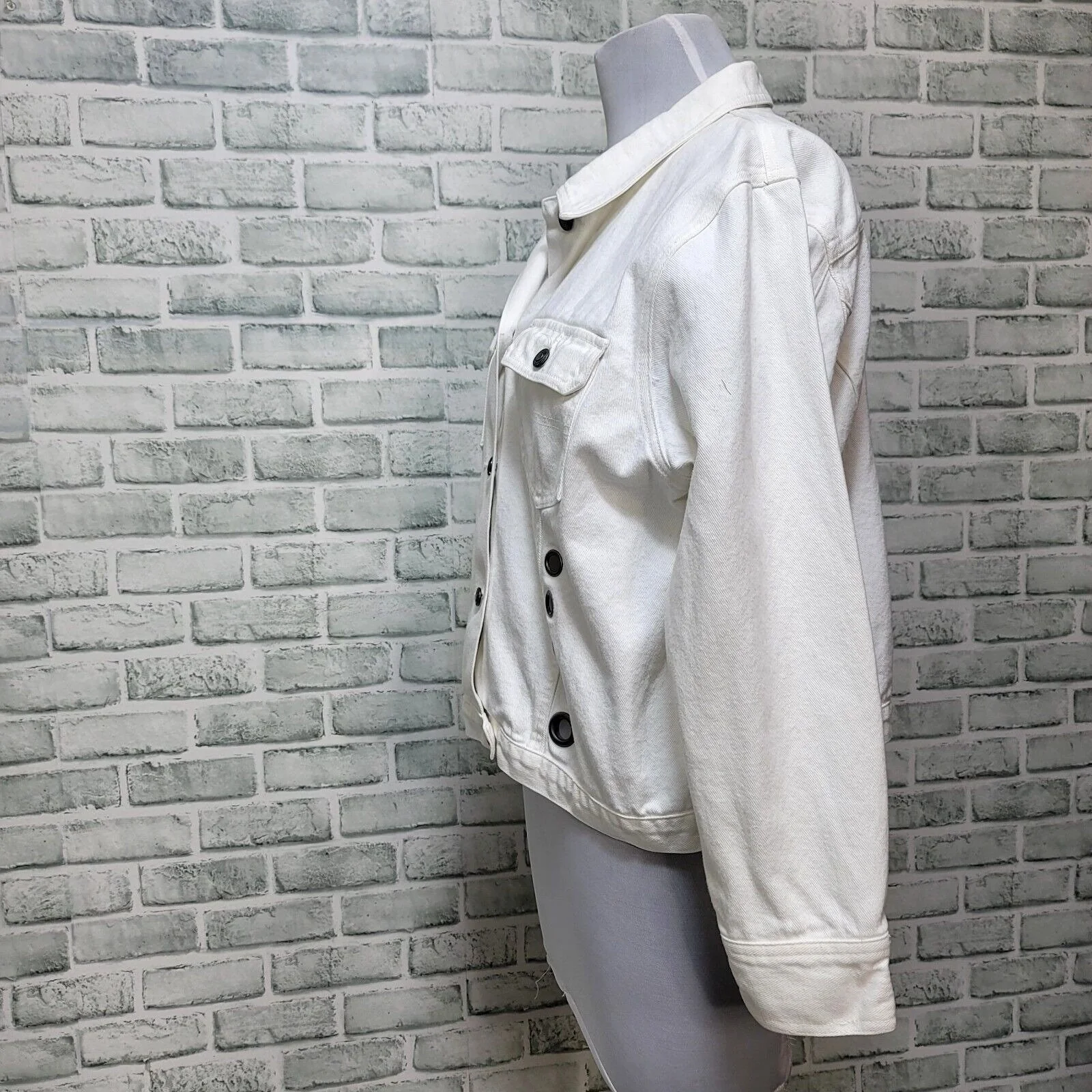 80s/90s White Denim Grommet Jean Jacket By LA Blues - Image 4