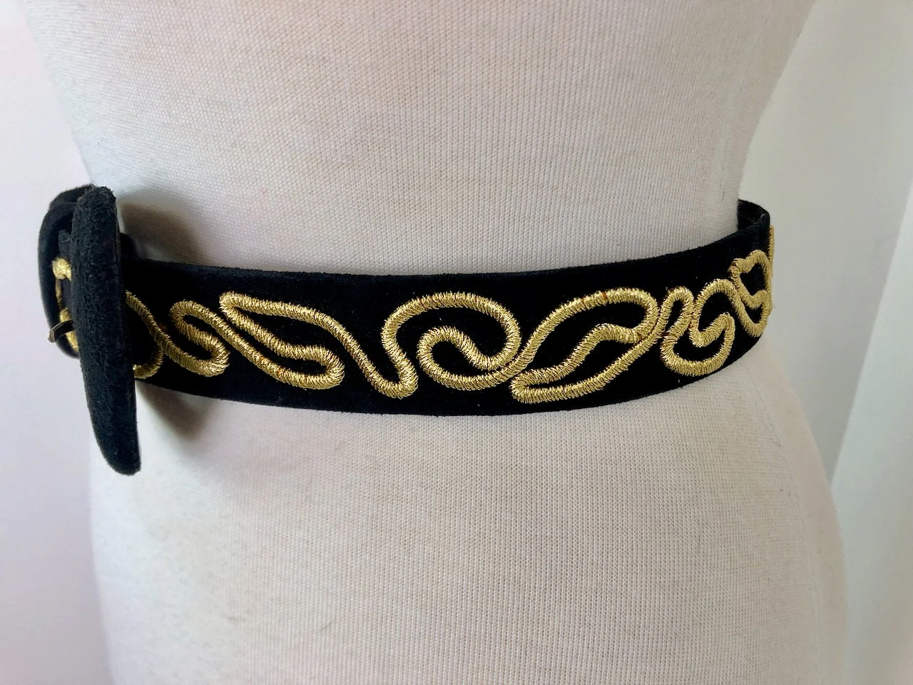 Vintage 80s Black and Gold Leather Belt by Sandy Duftler - Image 3
