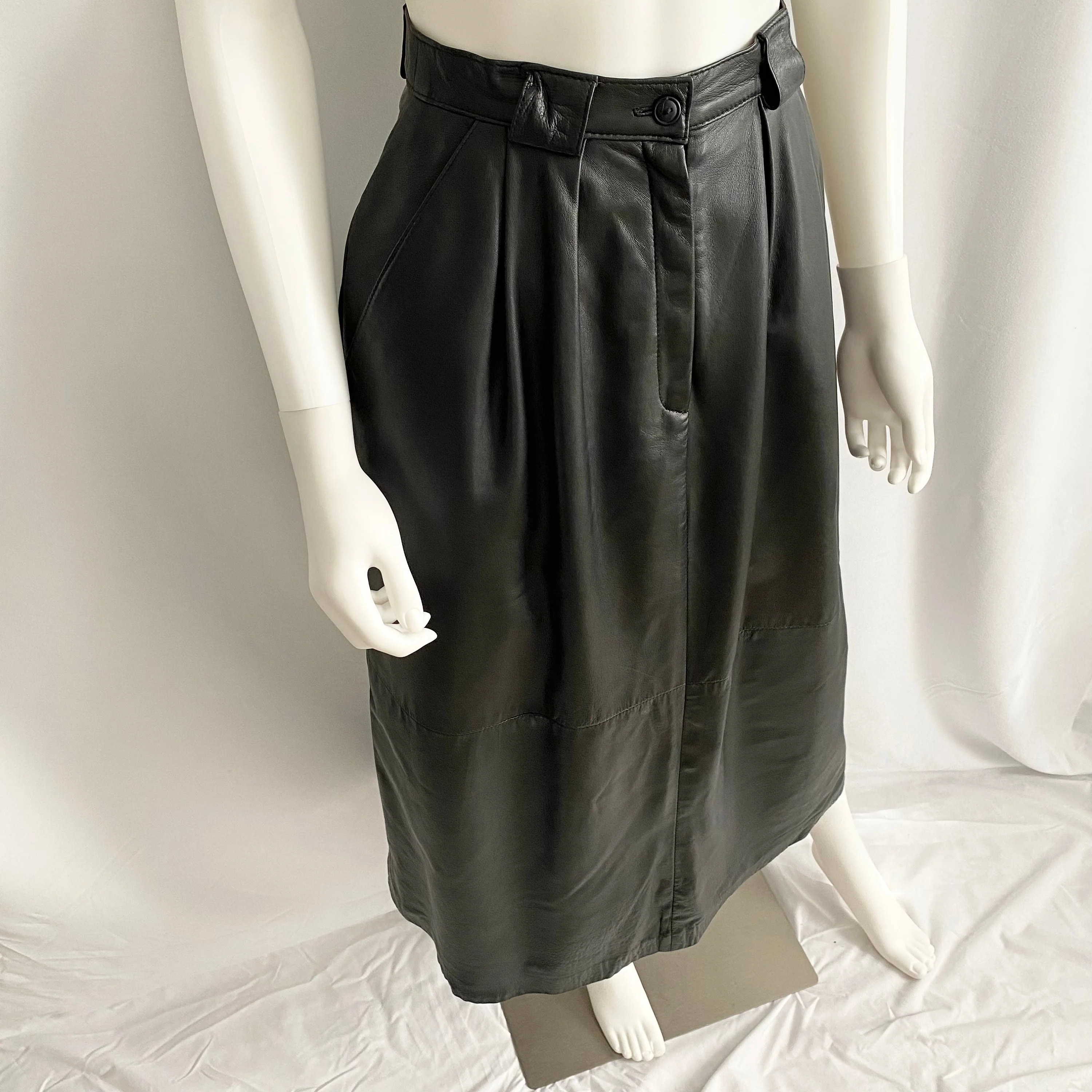 Vintage 80s Black Leather Pleated Midi Skirt by Ann Taylor - Image 3