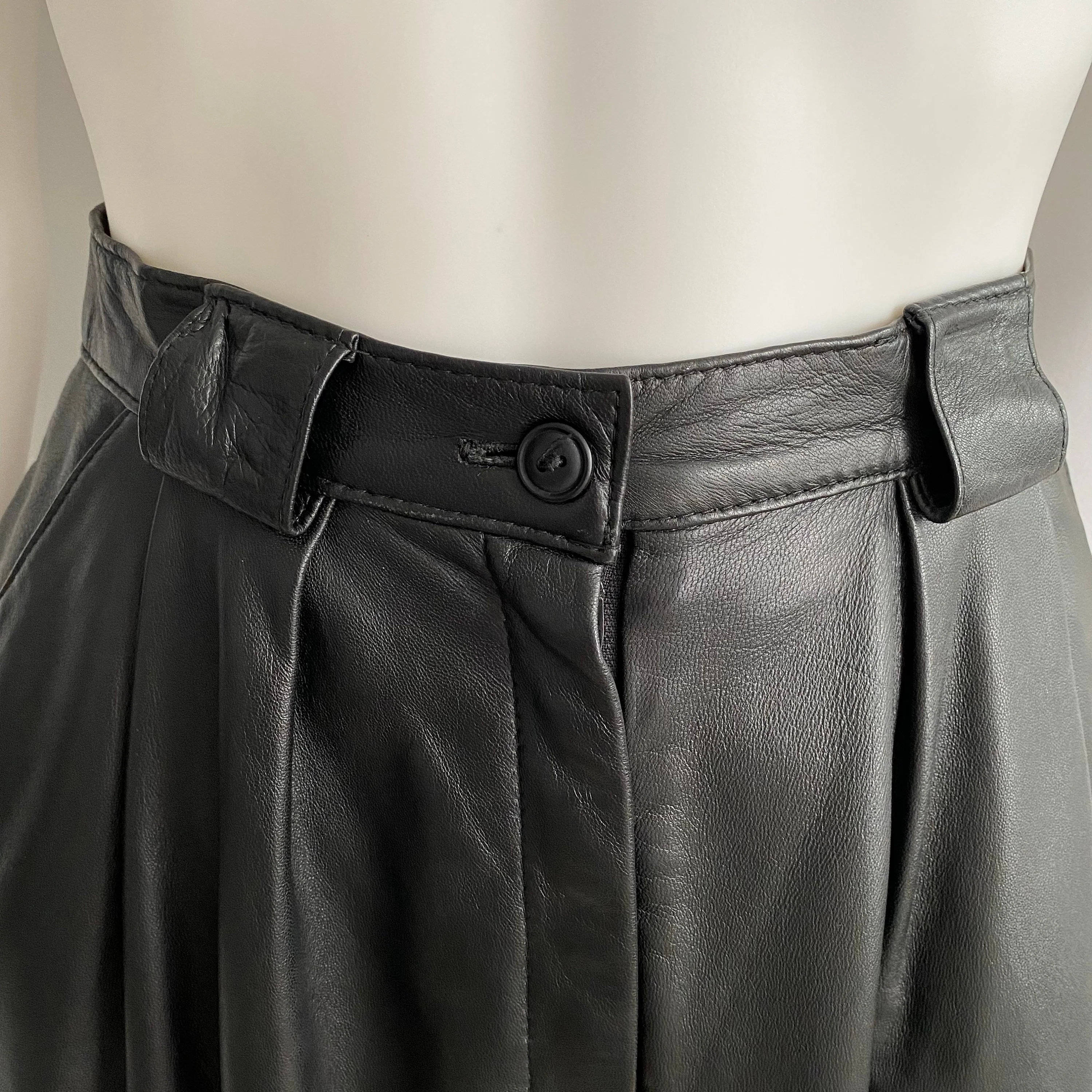 Vintage 80s Black Leather Pleated Midi Skirt by Ann Taylor - Image 4