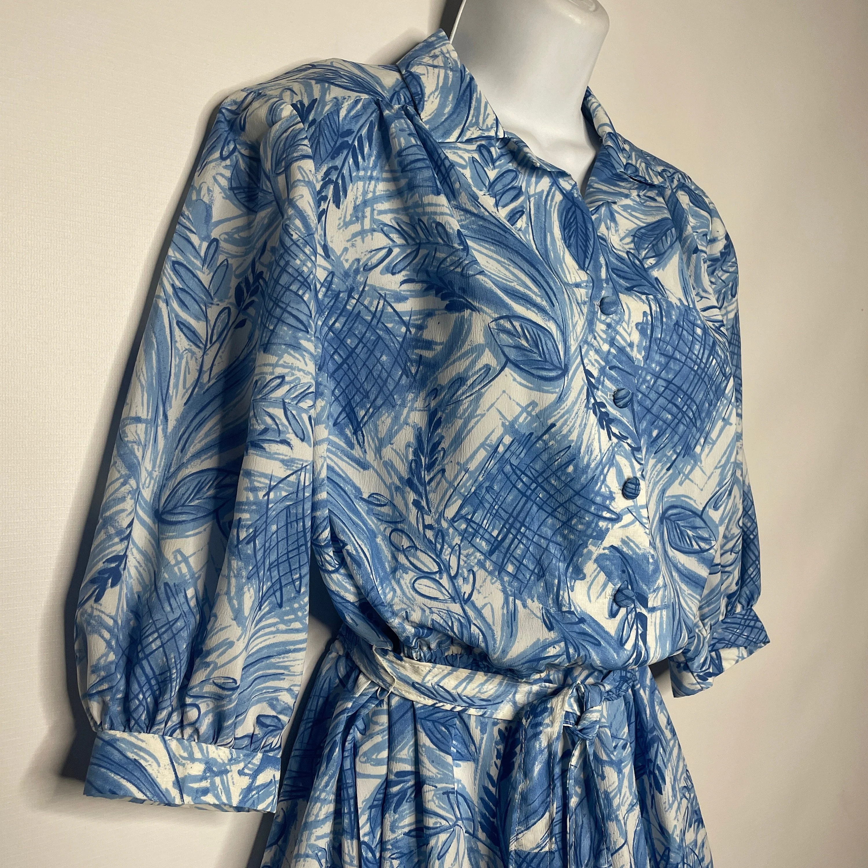 Vintage 80s Blue White Abstract Crepe Belted Midi Secretary Shirt Dress Size M - Image 5