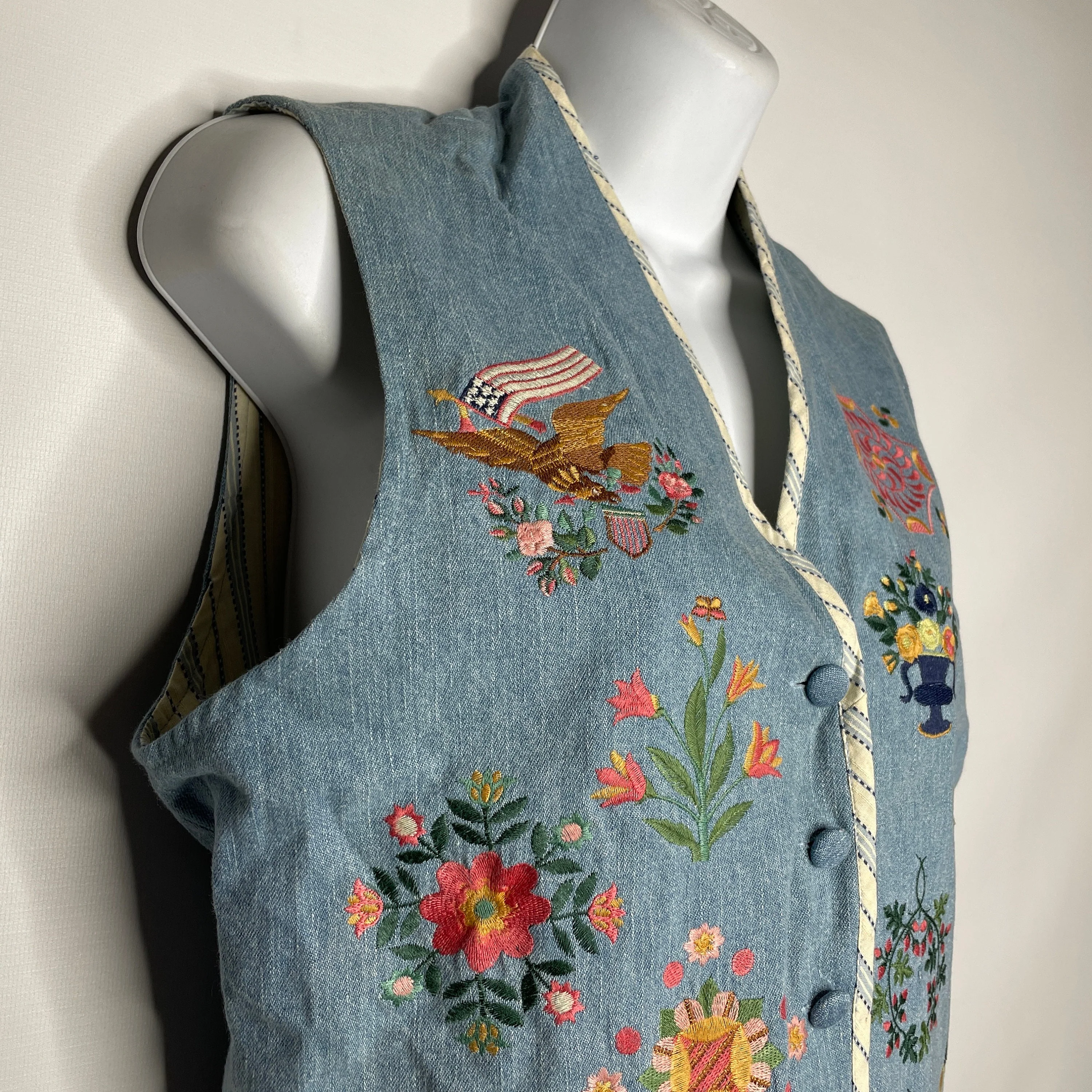 Vintage 80s Cambridge Country Store Colonial Embroidered Blue Denim Waistcoat Vest by Cambridge Country Store - Image 4