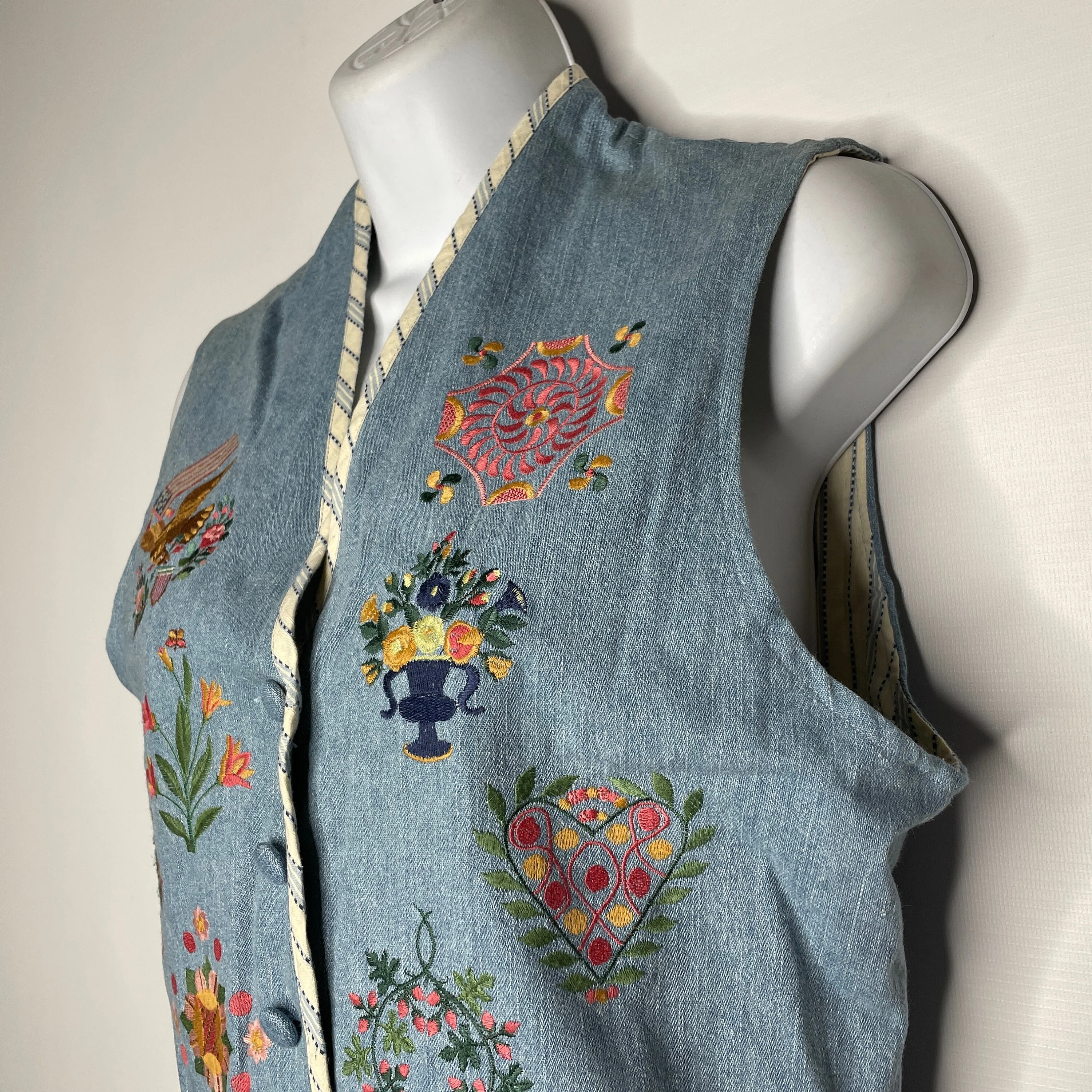 Vintage 80s Cambridge Country Store Colonial Embroidered Blue Denim Waistcoat Vest by Cambridge Country Store - Image 7