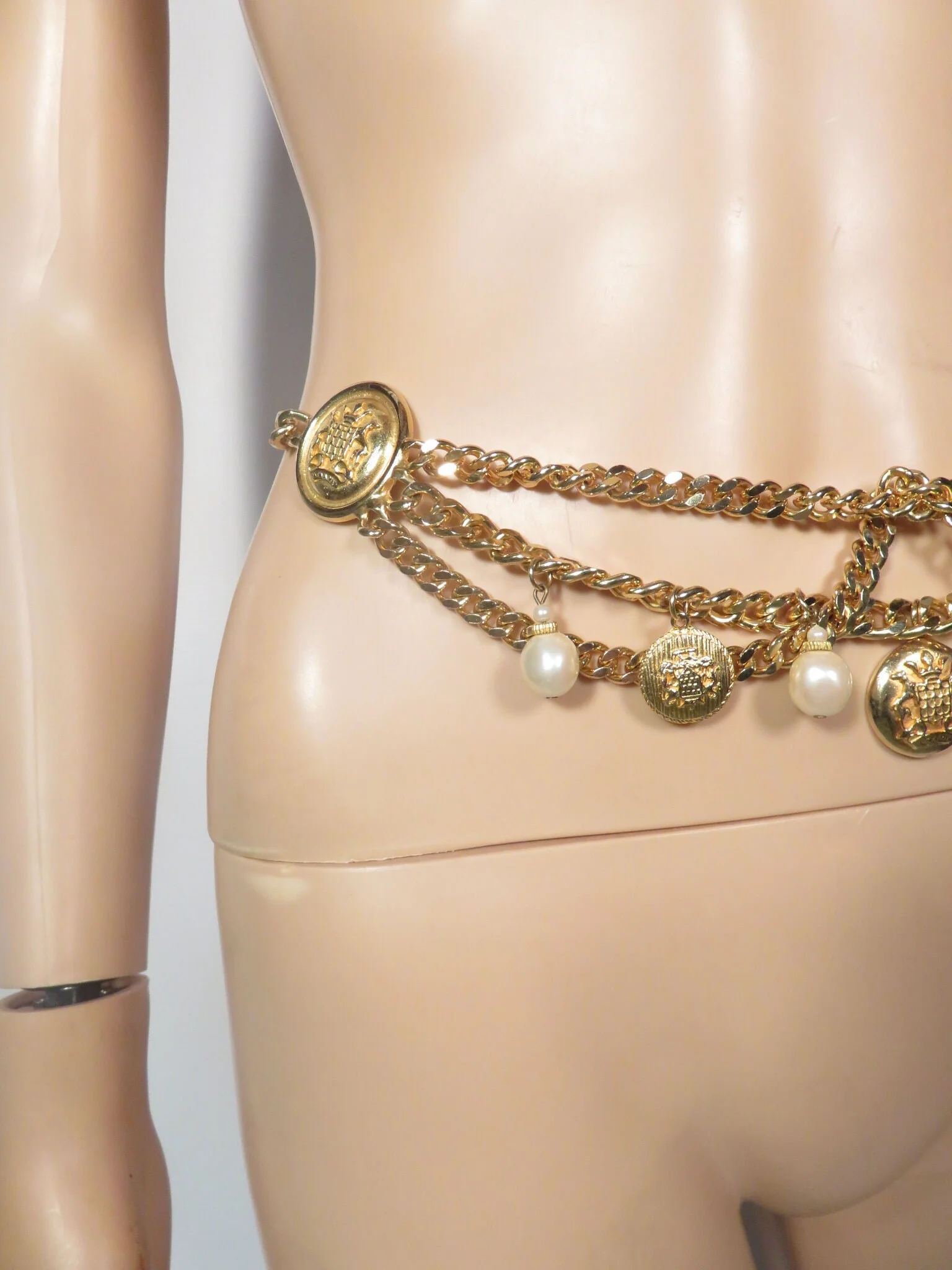 Vintage 80s Chunky Gold Chain Charm Belt Size S - L - Image 4