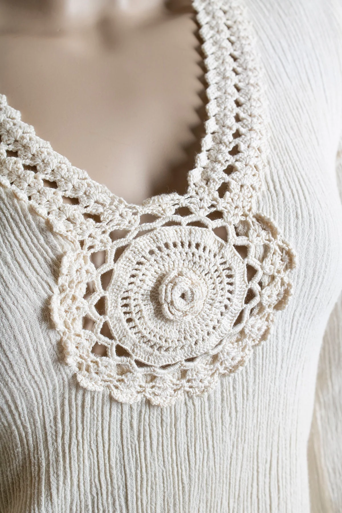 Vintage 80s Crinkle Gauze Blouse Ivory White Textured Crochet Medallion Long Sleeve Balkan San Francisco Small by Balkan - Image 7