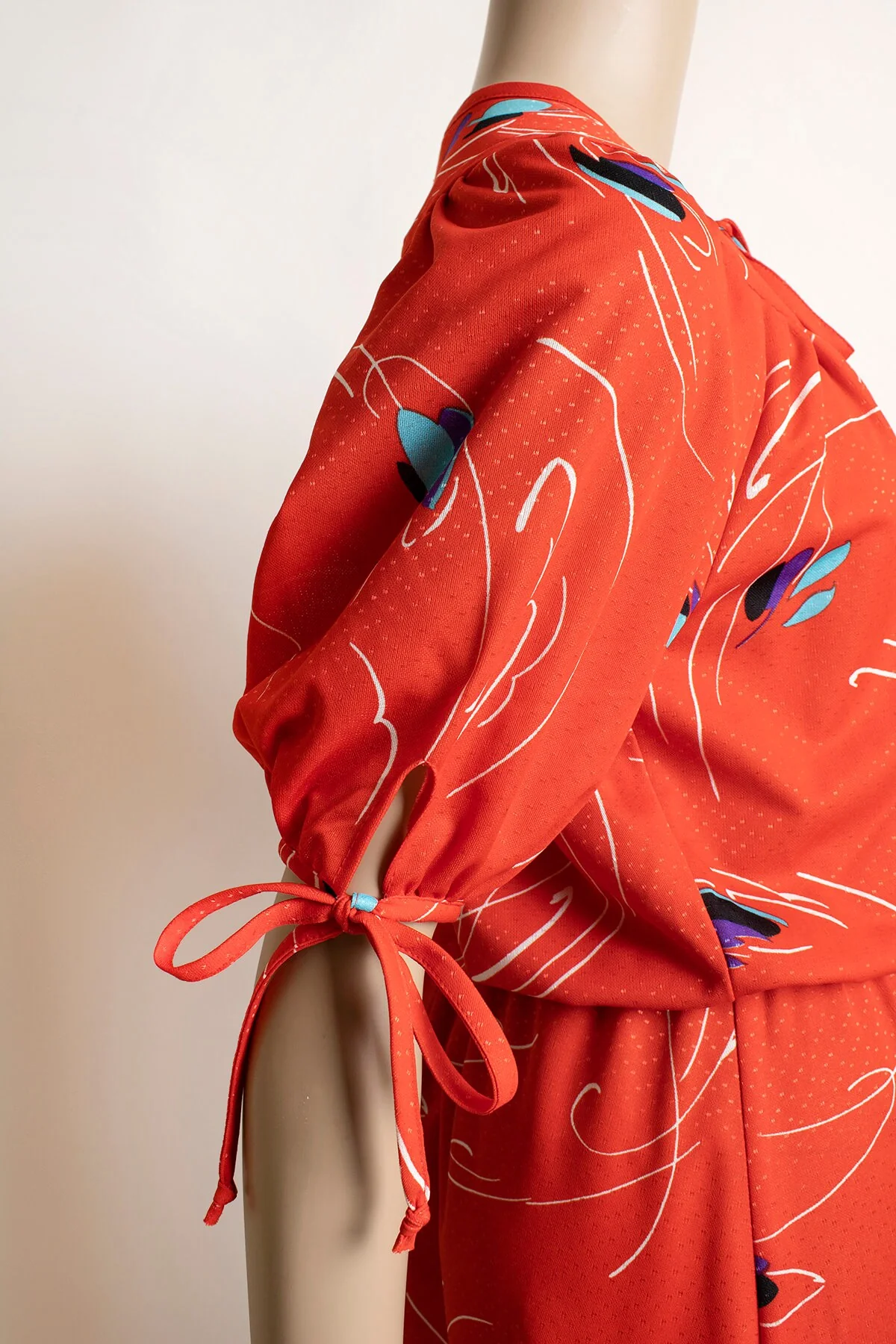 Vintage 80s Dress - Cherry Red Abstract Swirly Art Print Puff Short Sleeves Retro Dress - Keyhole Neckline - 80s Cute - Small by Kings Row Inc - Image 5