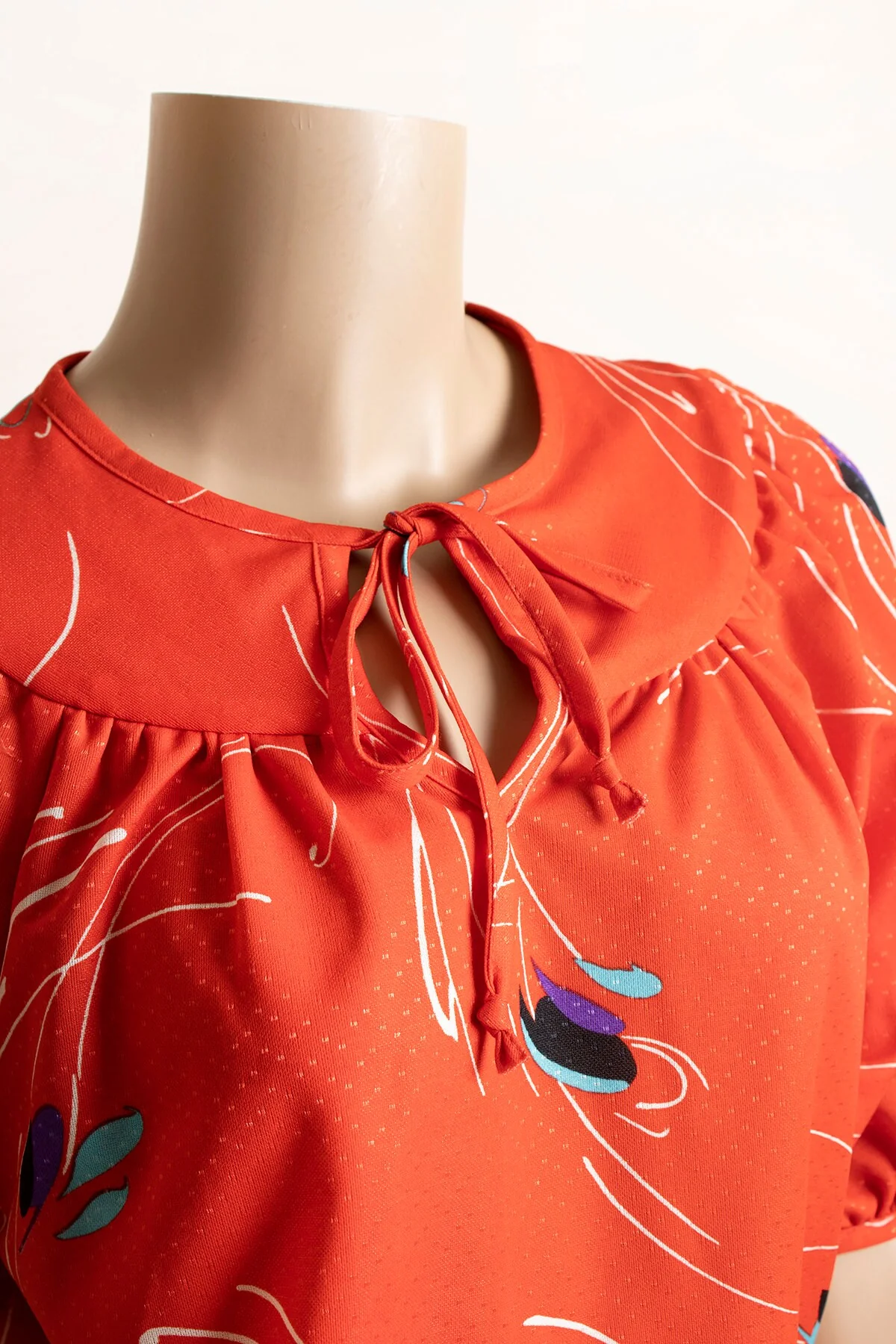 Vintage 80s Dress - Cherry Red Abstract Swirly Art Print Puff Short Sleeves Retro Dress - Keyhole Neckline - 80s Cute - Small by Kings Row Inc - Image 7