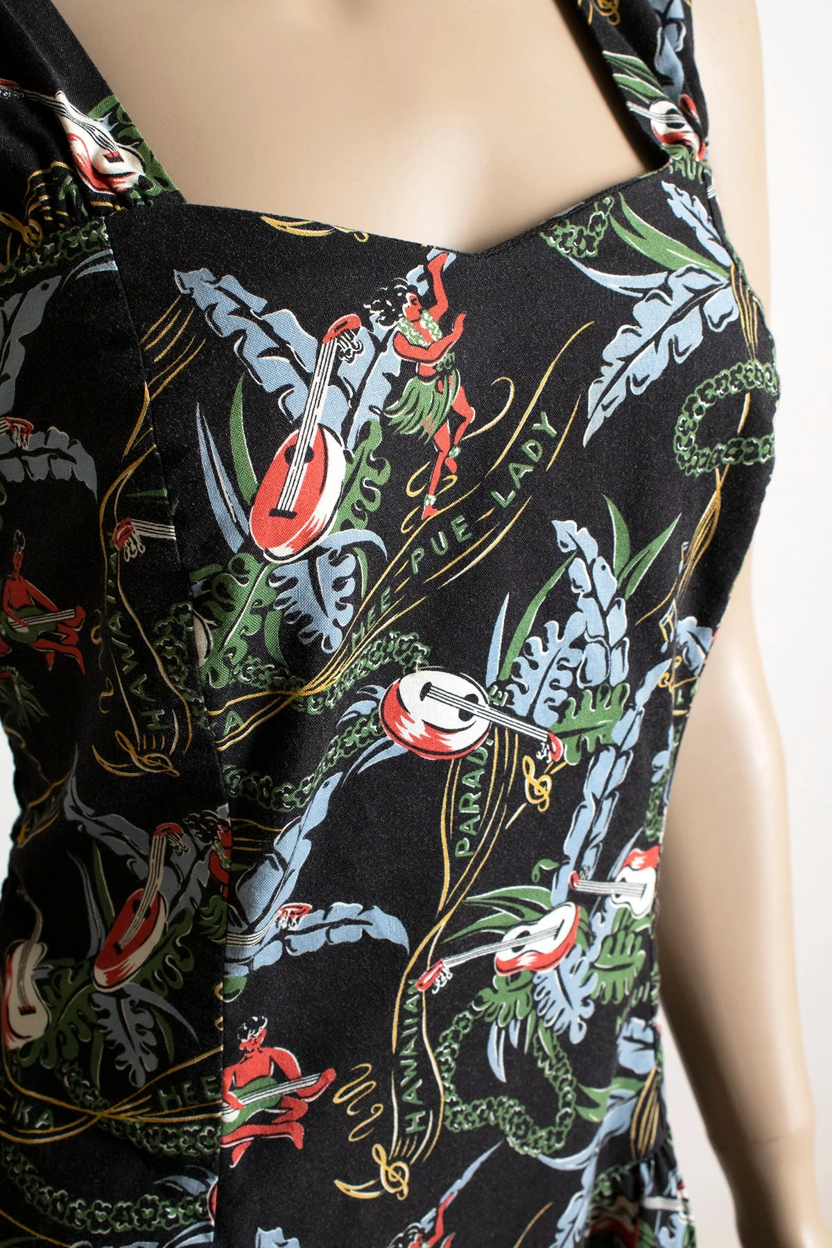 Vintage 80s Hawaiian Dress - Novelty Print Guitar Ukelele Palm Trees Hula Girls - Hilo Hattie - Smocked Back Sundress - Medium by Hilo Hattie - Image 7