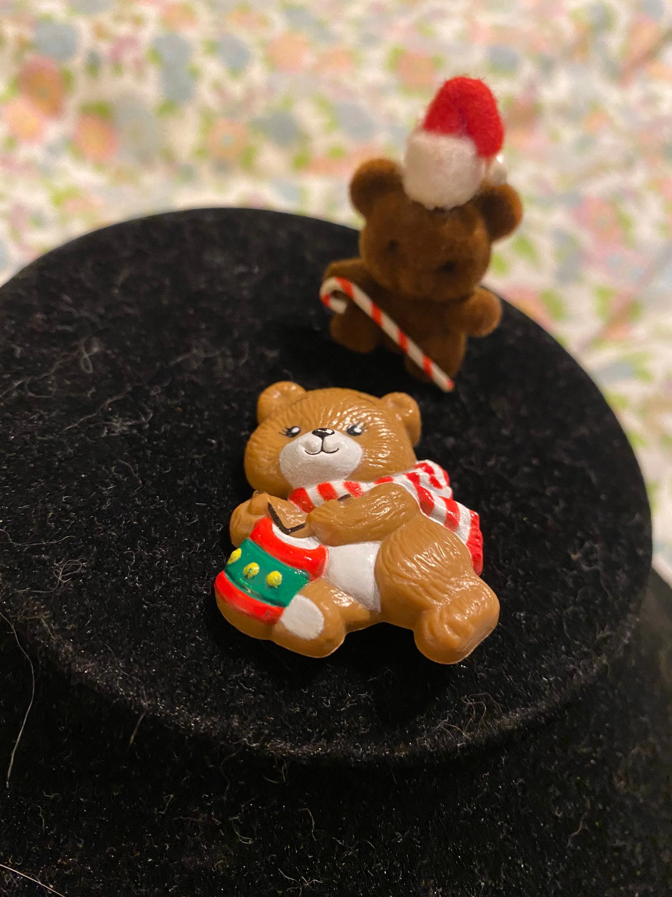 Vintage 80s Lot of 2 Christmas Holiday Pins - Image 3
