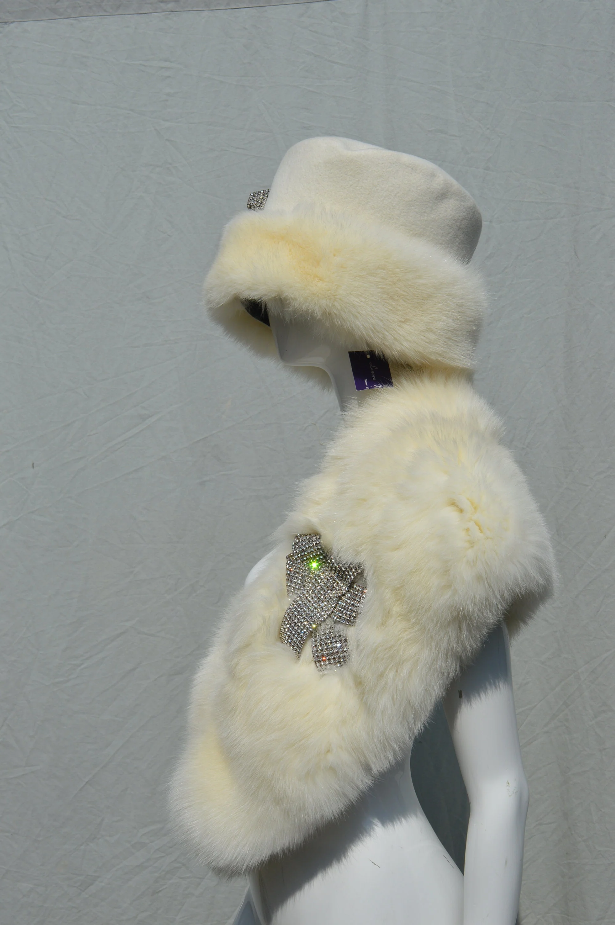 Vintage 80s Never Used Leonore Marshall Fox Fur Stole and Matching Hat Rhinestone Bow Glam Fox Fur Wrap Pillbox Hat Luxurious Set Pose by Leonore Marshall - Image 3